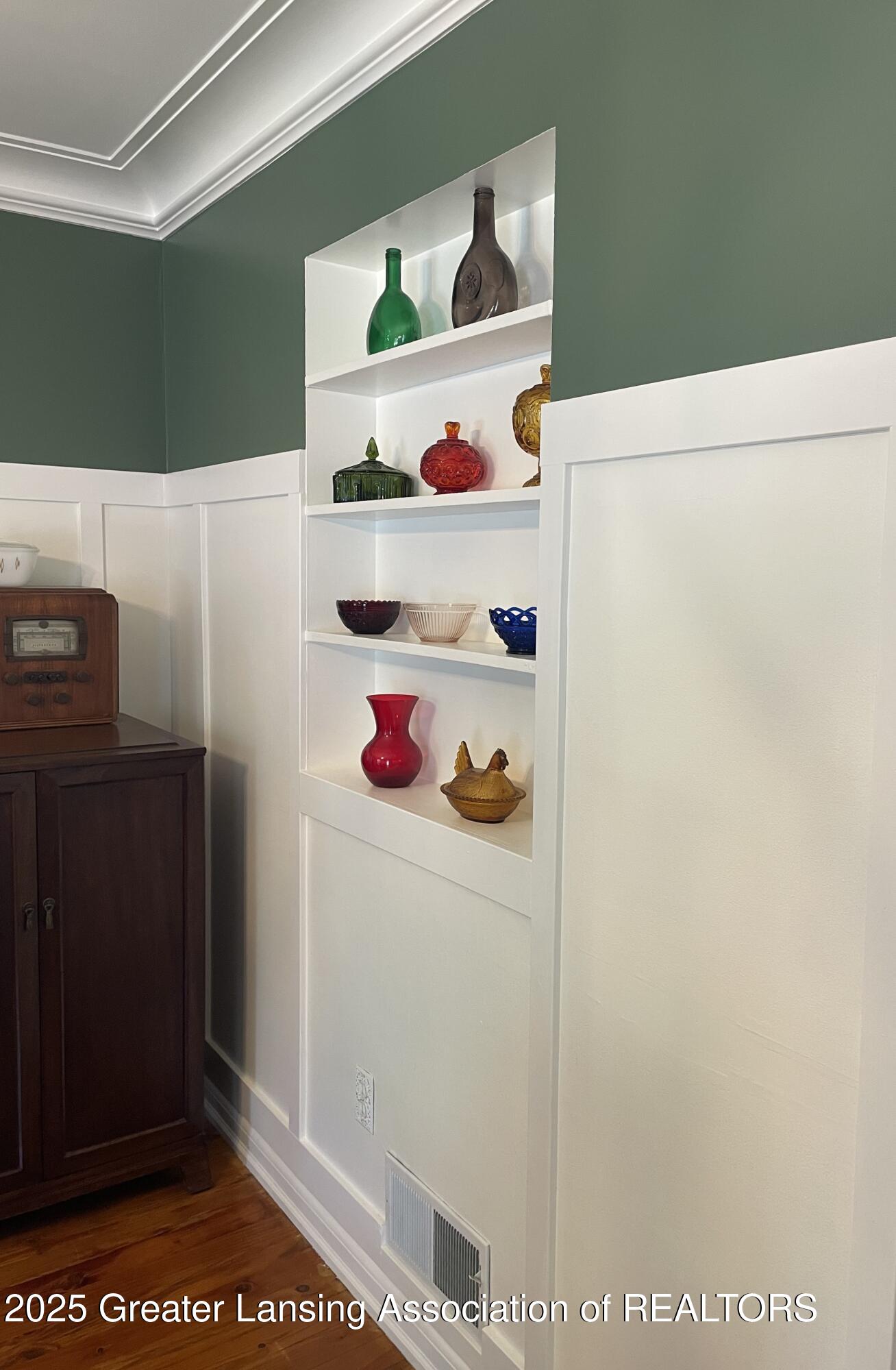 Lansing City, Michigan 48910, United States, 3 Bedrooms Bedrooms, ,2 BathroomsBathrooms,Residential,Active,150548