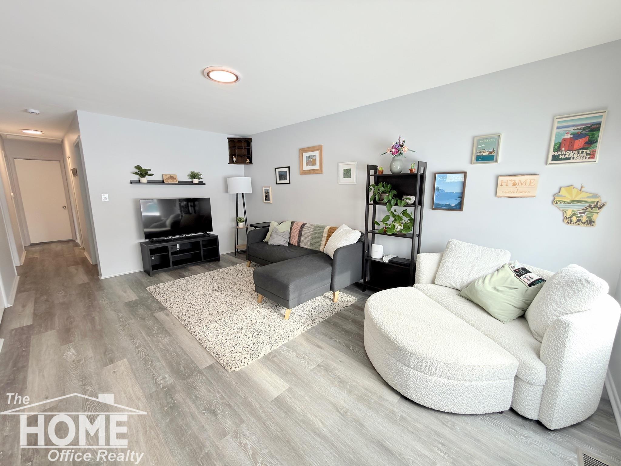 105 E Naldrette Street