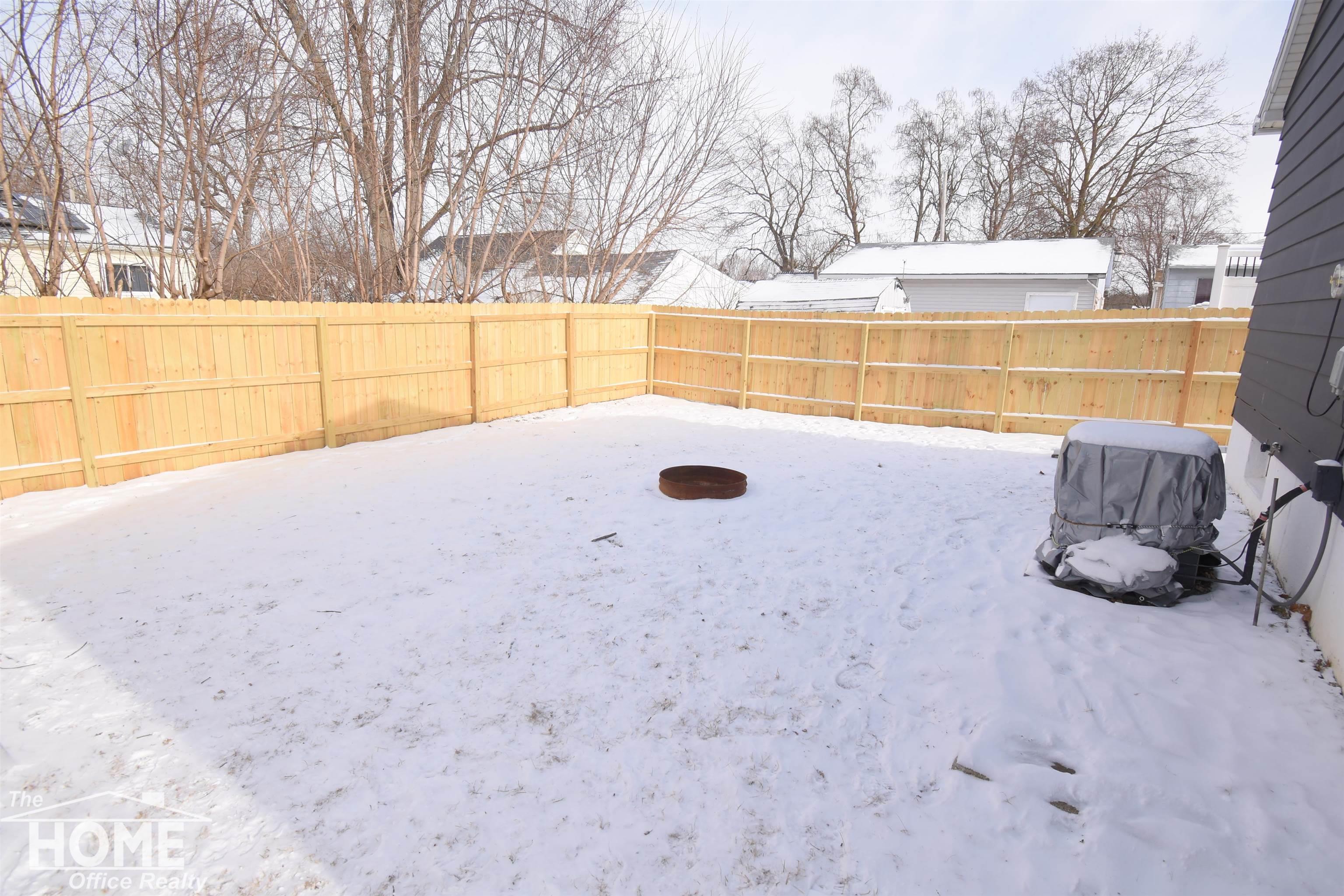 105 E Naldrette Street