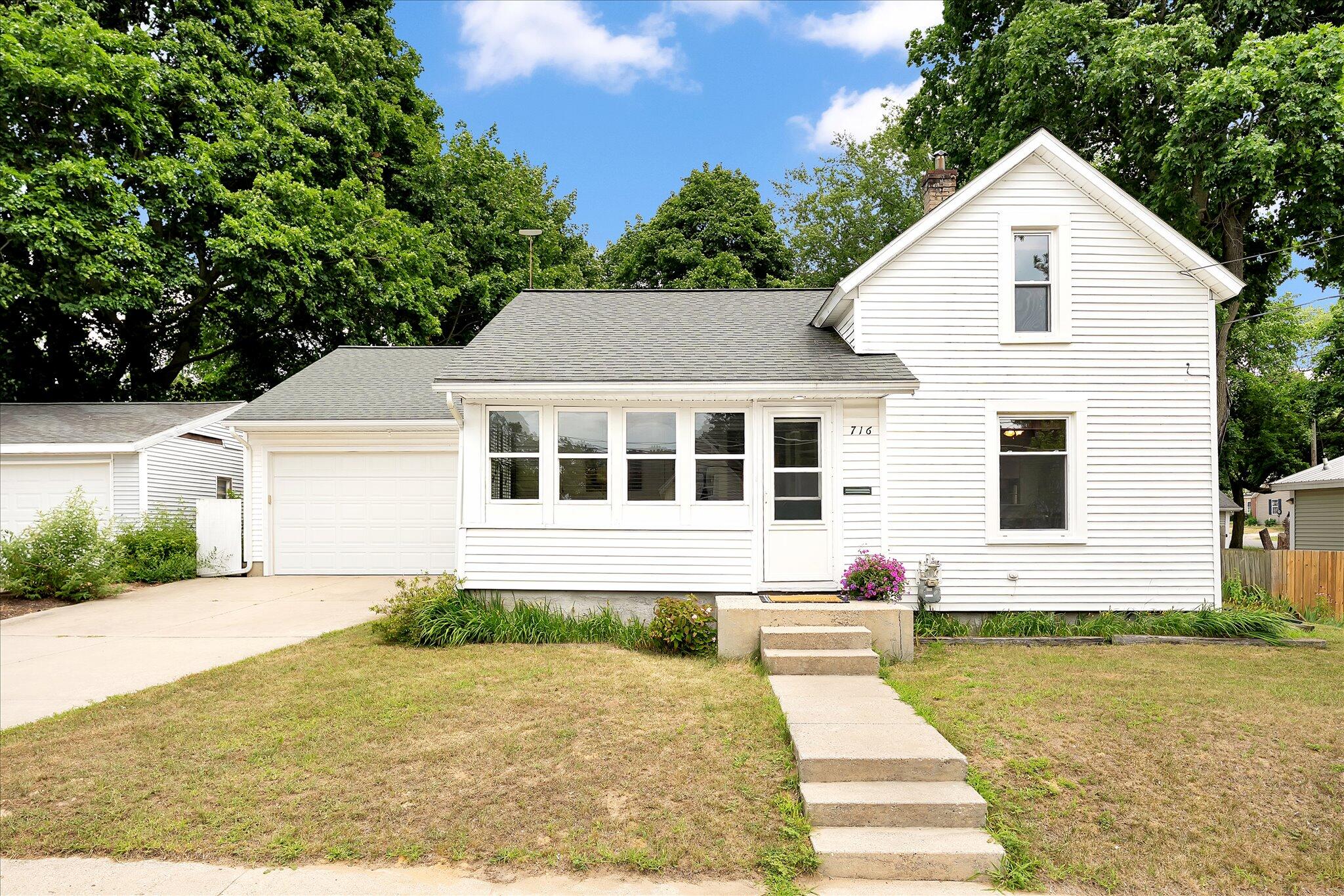 716 Pleasant Street