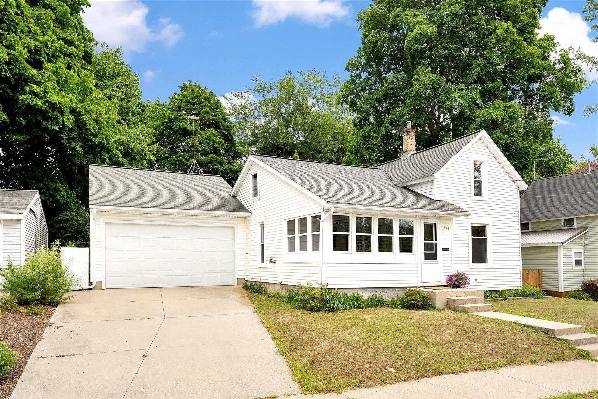 716 Pleasant Street