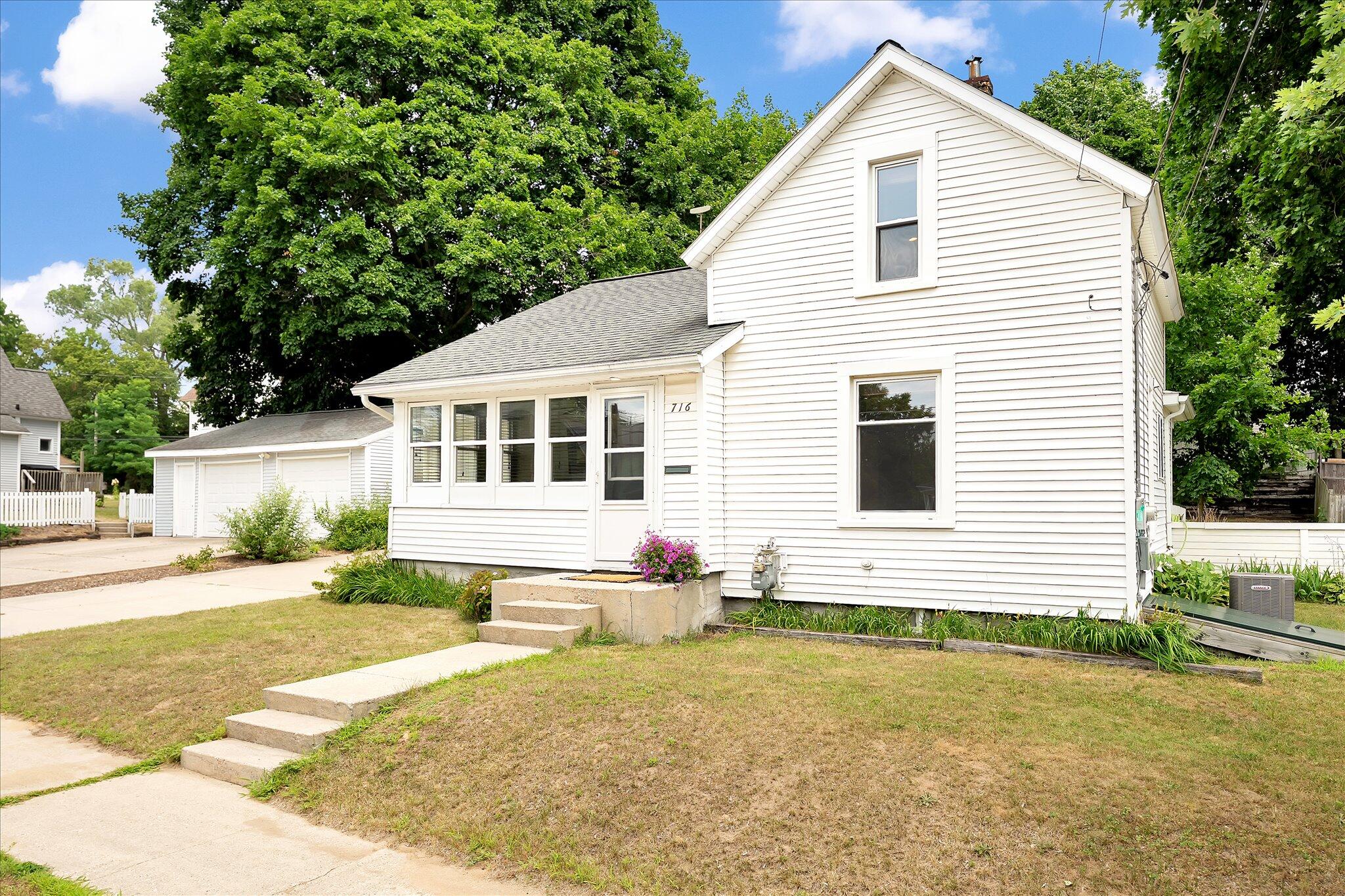 716 Pleasant Street