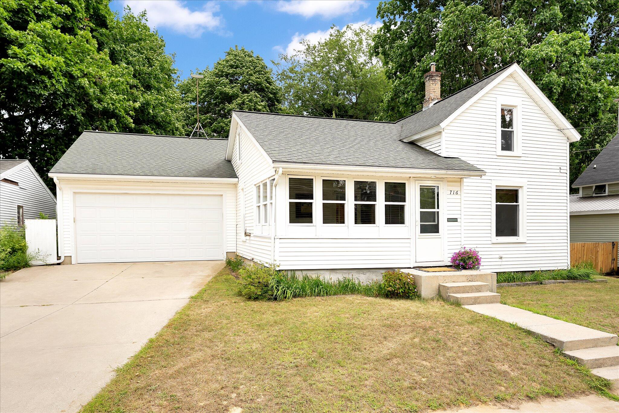 716 Pleasant Street