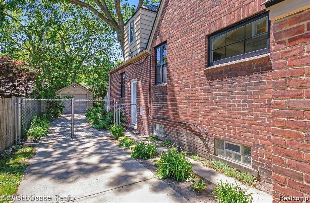 263 W Woodland Street N