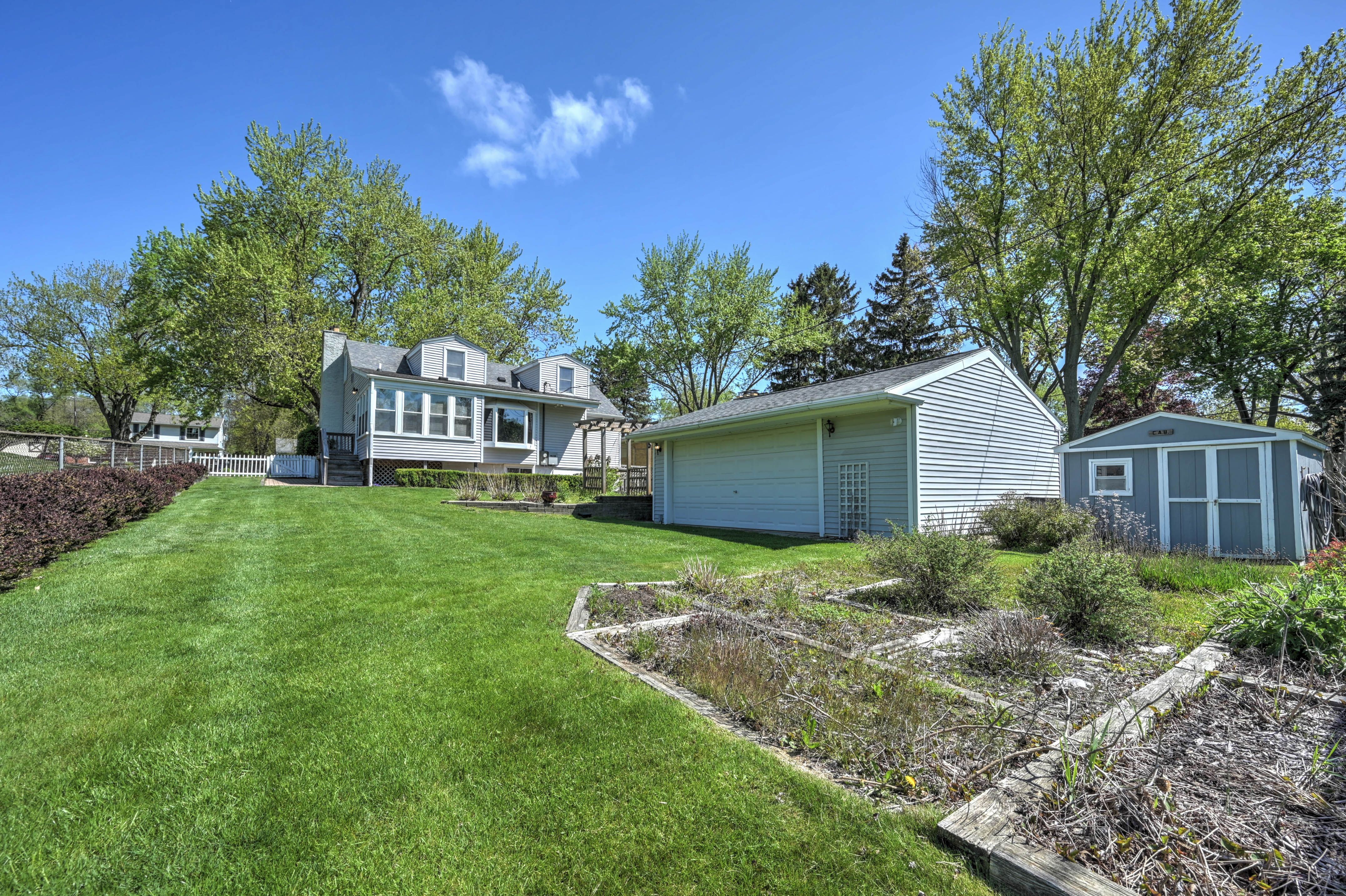 390 RED OAK Lane
