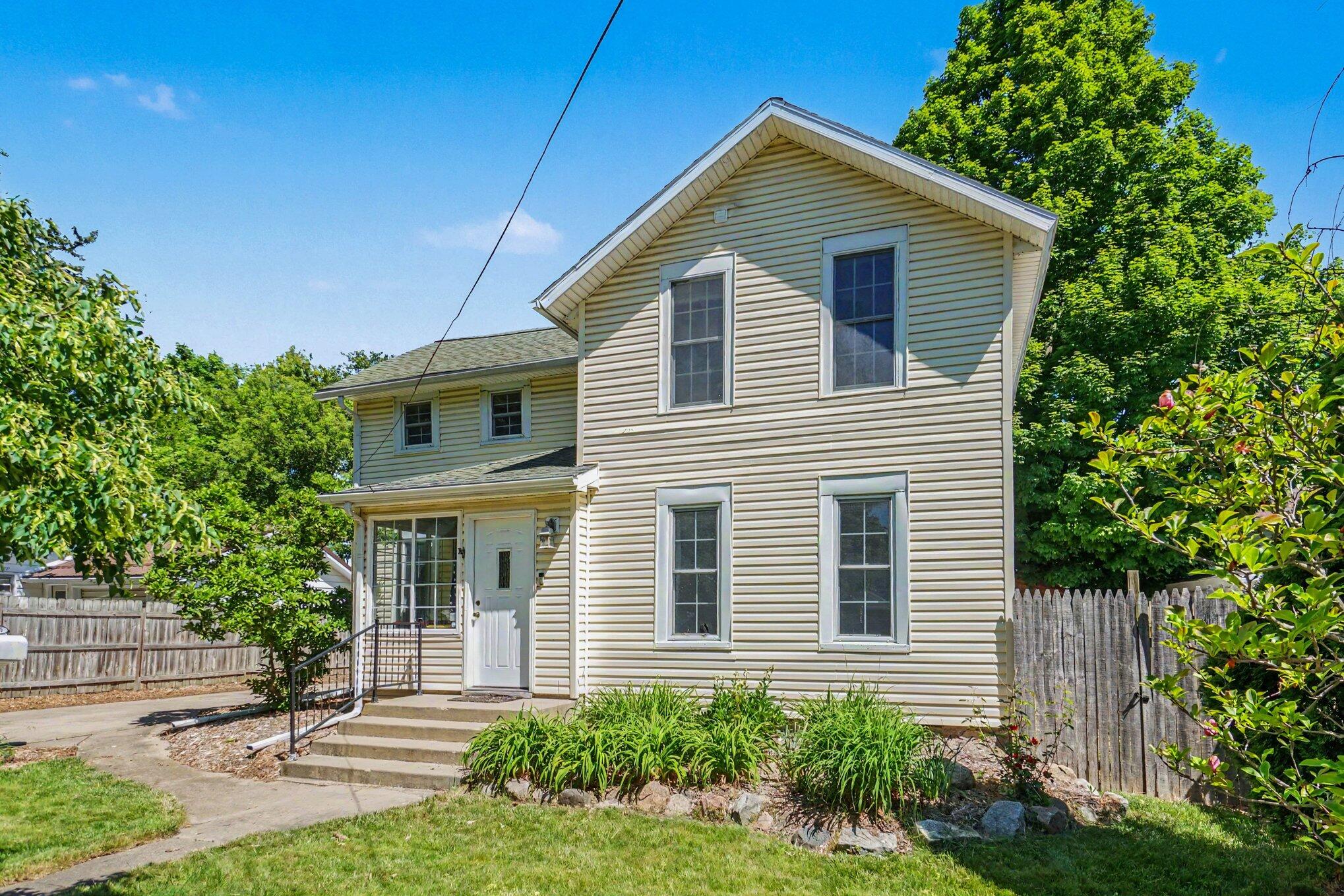 425 E Walnut Street
