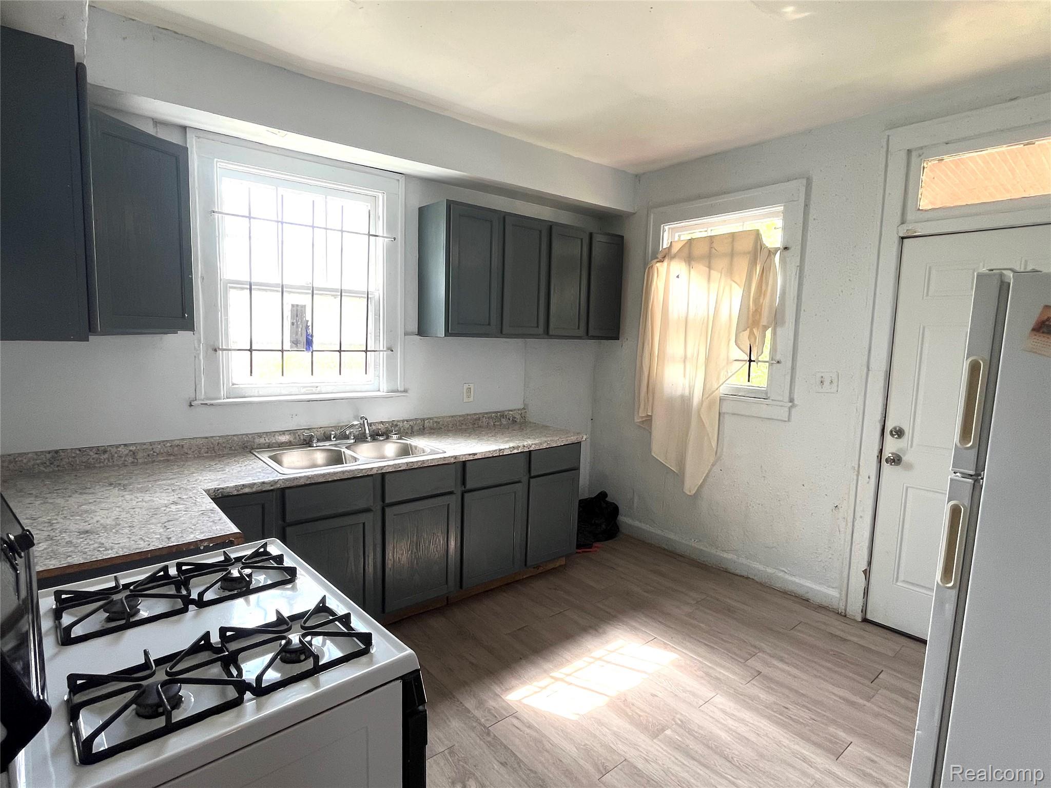 Highland Park City, Michigan 48203, United States, 5 Bedrooms Bedrooms, ,1 BathroomBathrooms,Residential,Active,202488