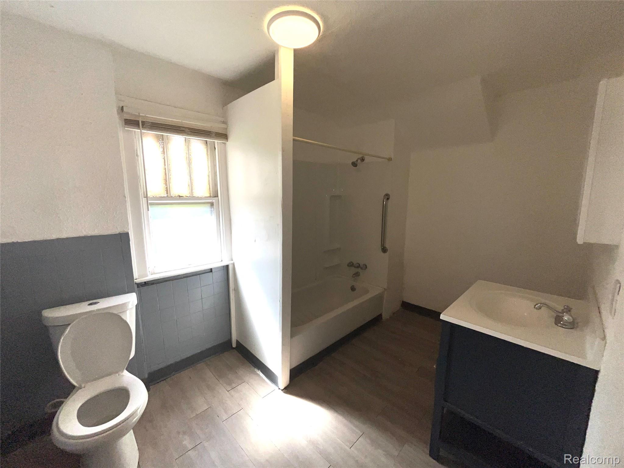 Highland Park City, Michigan 48203, United States, 5 Bedrooms Bedrooms, ,1 BathroomBathrooms,Residential,Active,202488