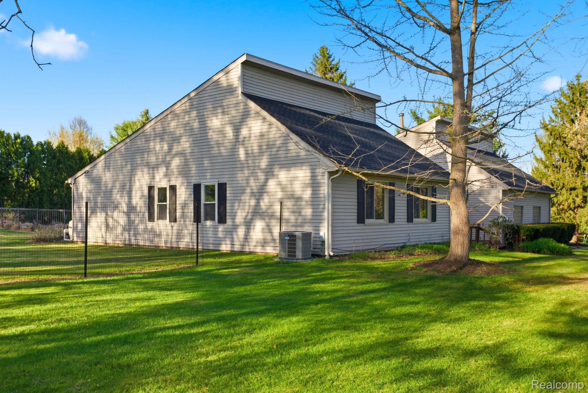 2411 Wixom Trail