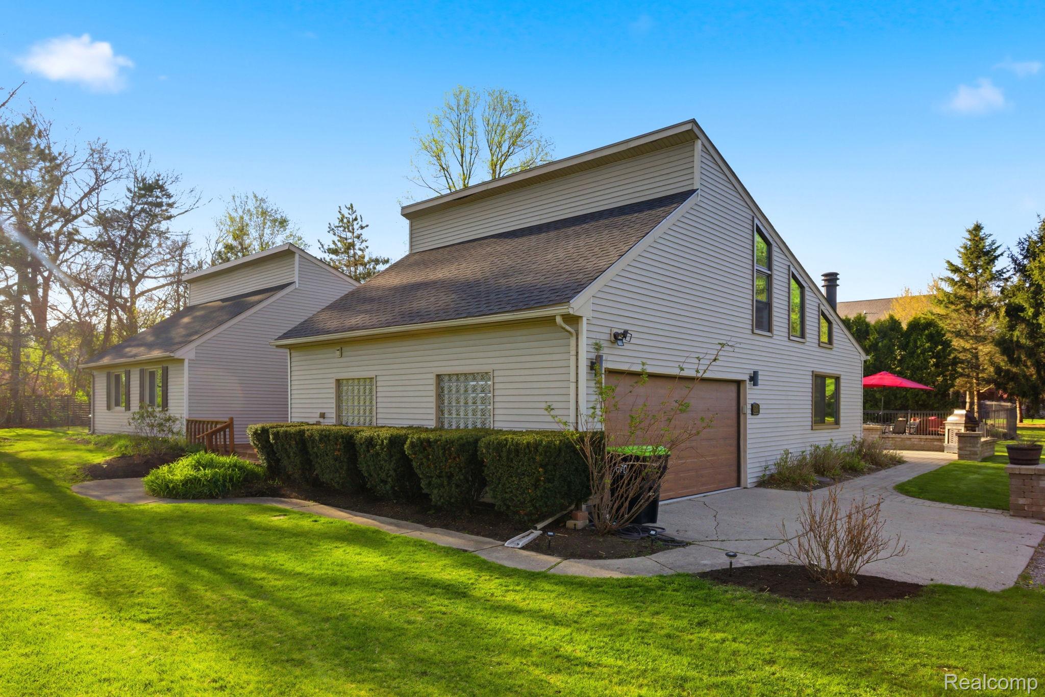 2411 Wixom Trail