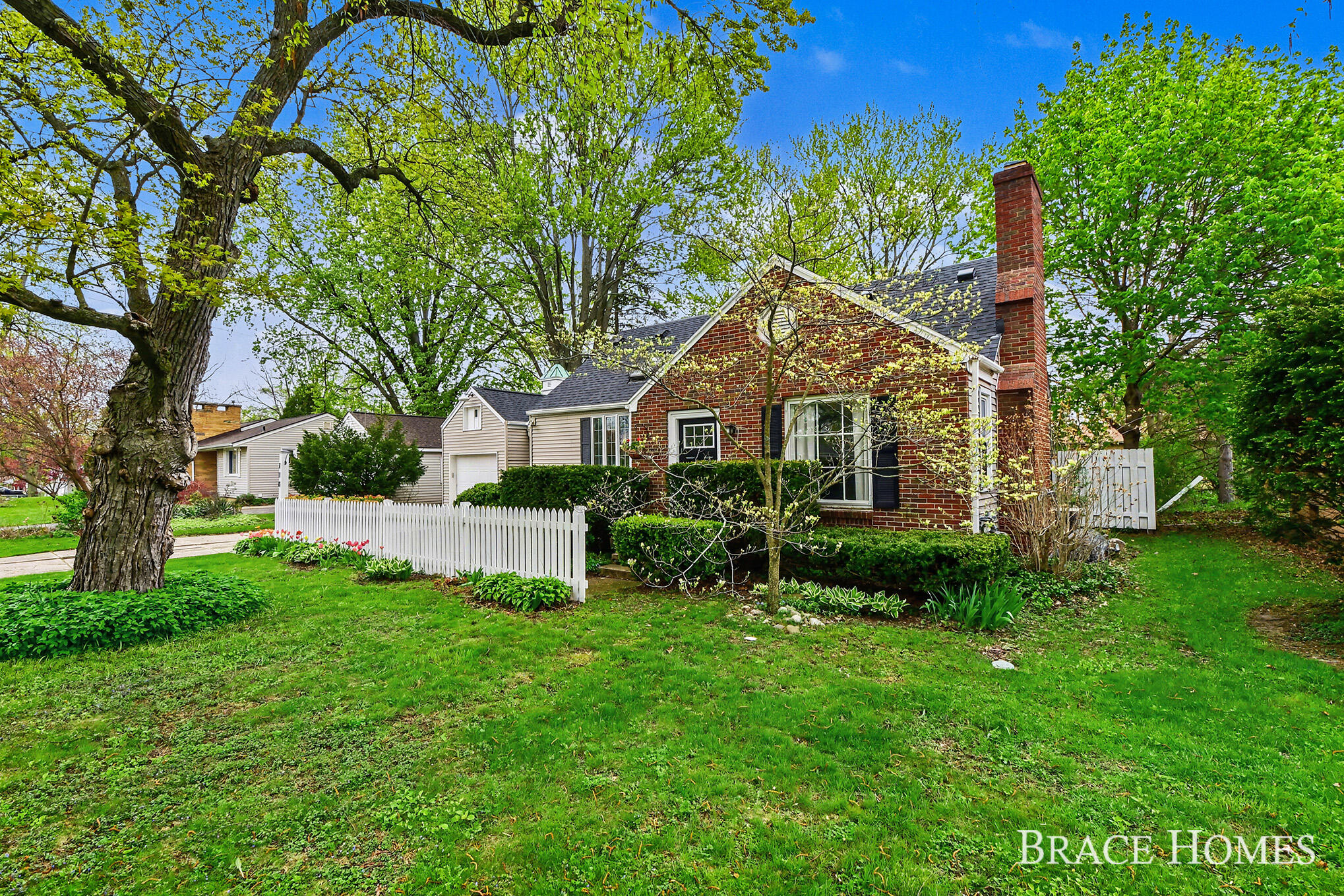 118 Ivanhoe Avenue NE