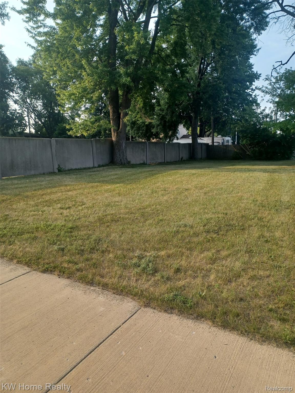934 E Granet Avenue