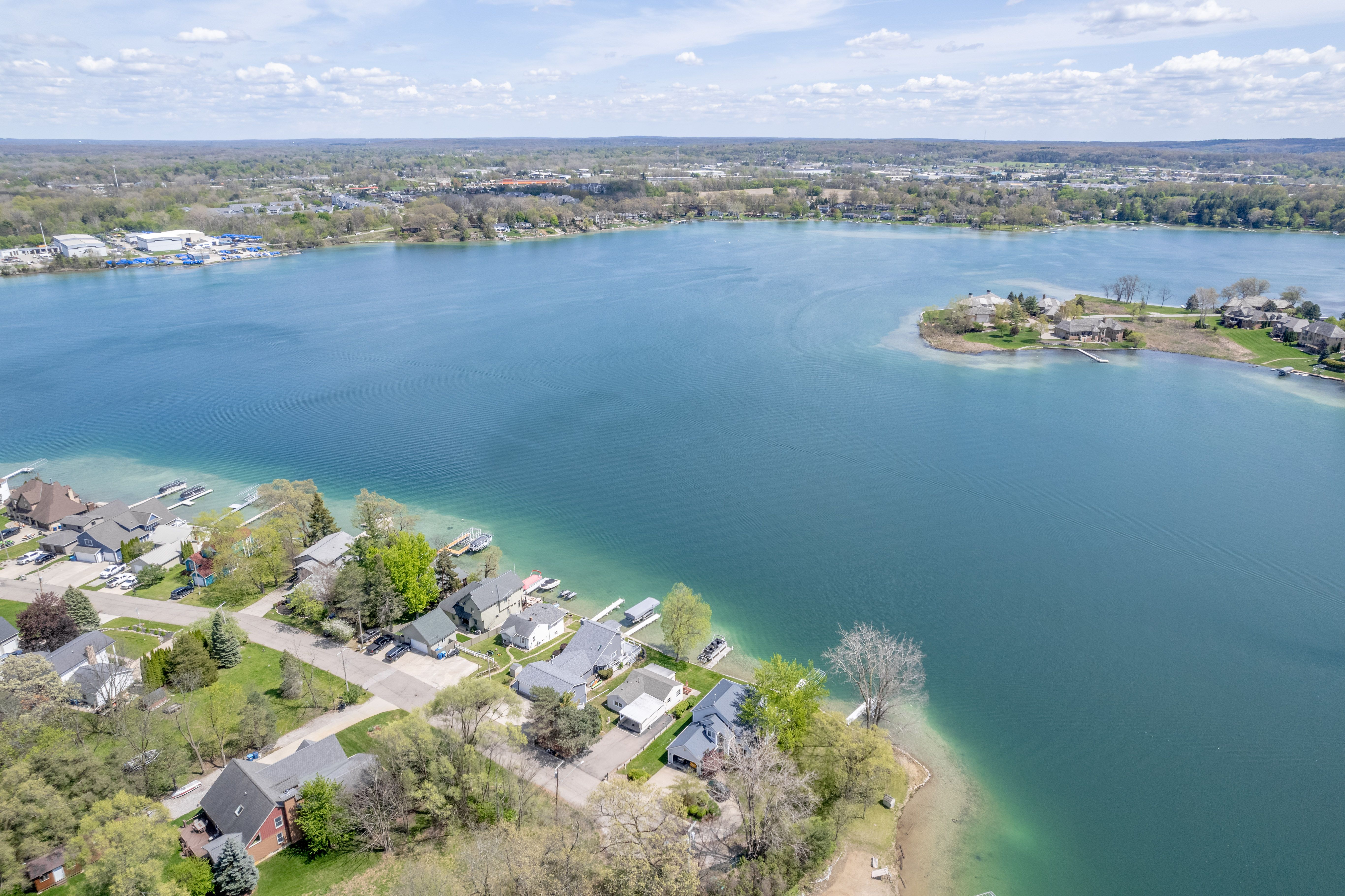 Fenton Charter Township Genesee, Michigan 48451, United States, 2 Bedrooms Bedrooms, ,1 BathroomBathrooms,Residential,Active,126047