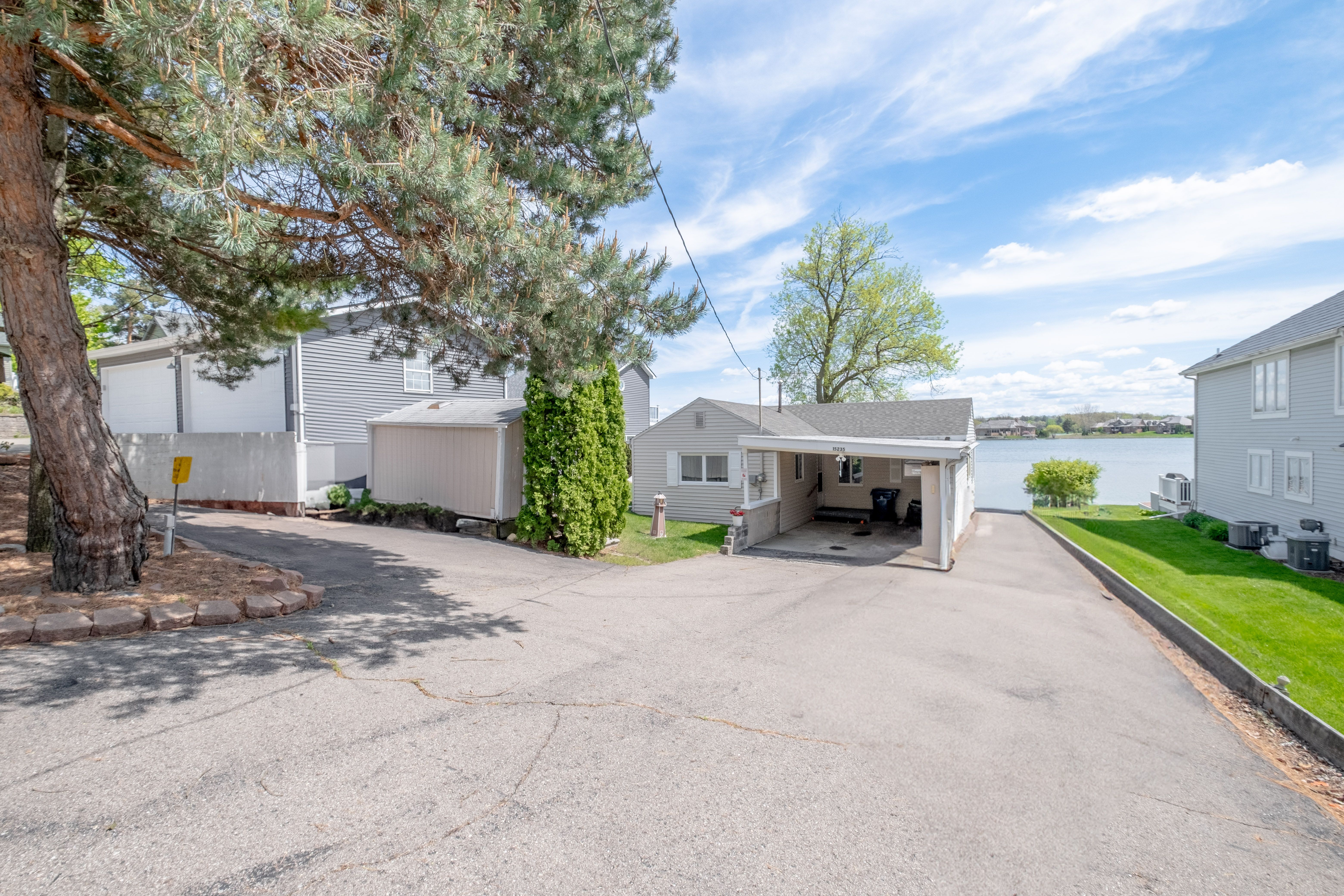 Fenton Charter Township Genesee, Michigan 48451, United States, 2 Bedrooms Bedrooms, ,1 BathroomBathrooms,Residential,Active,126047