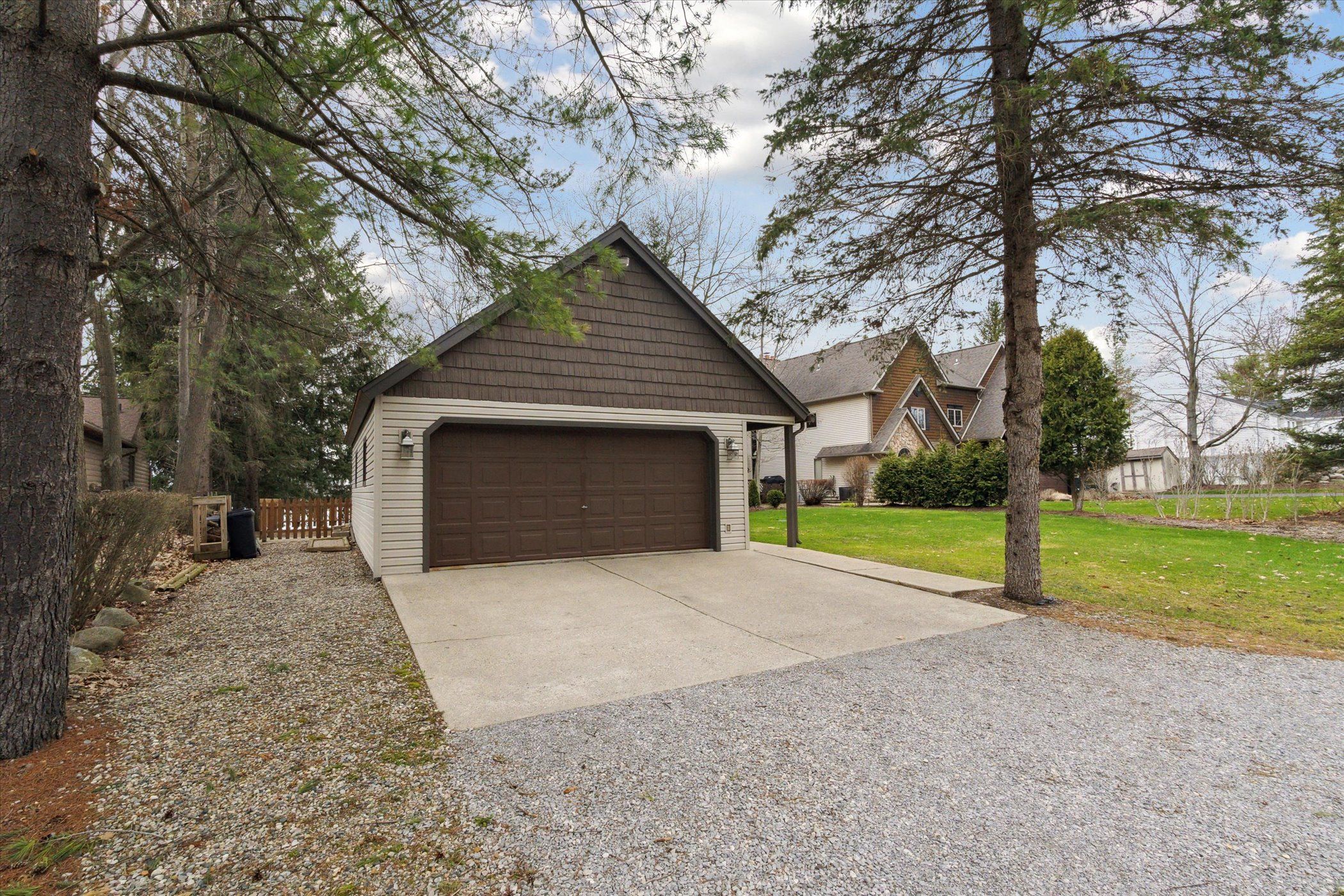 3032 WOODLAND Drive