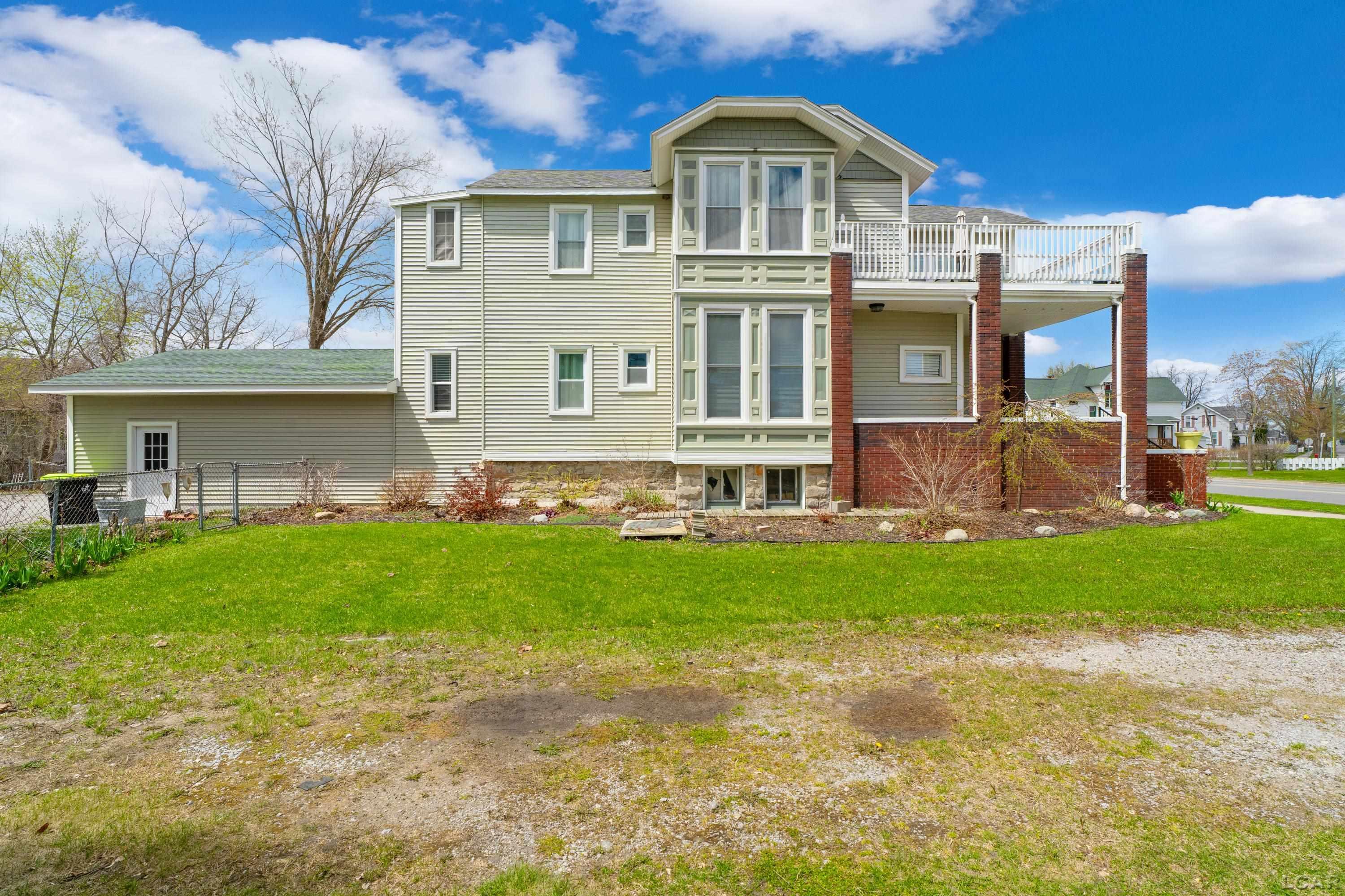 328 W Washington Avenue