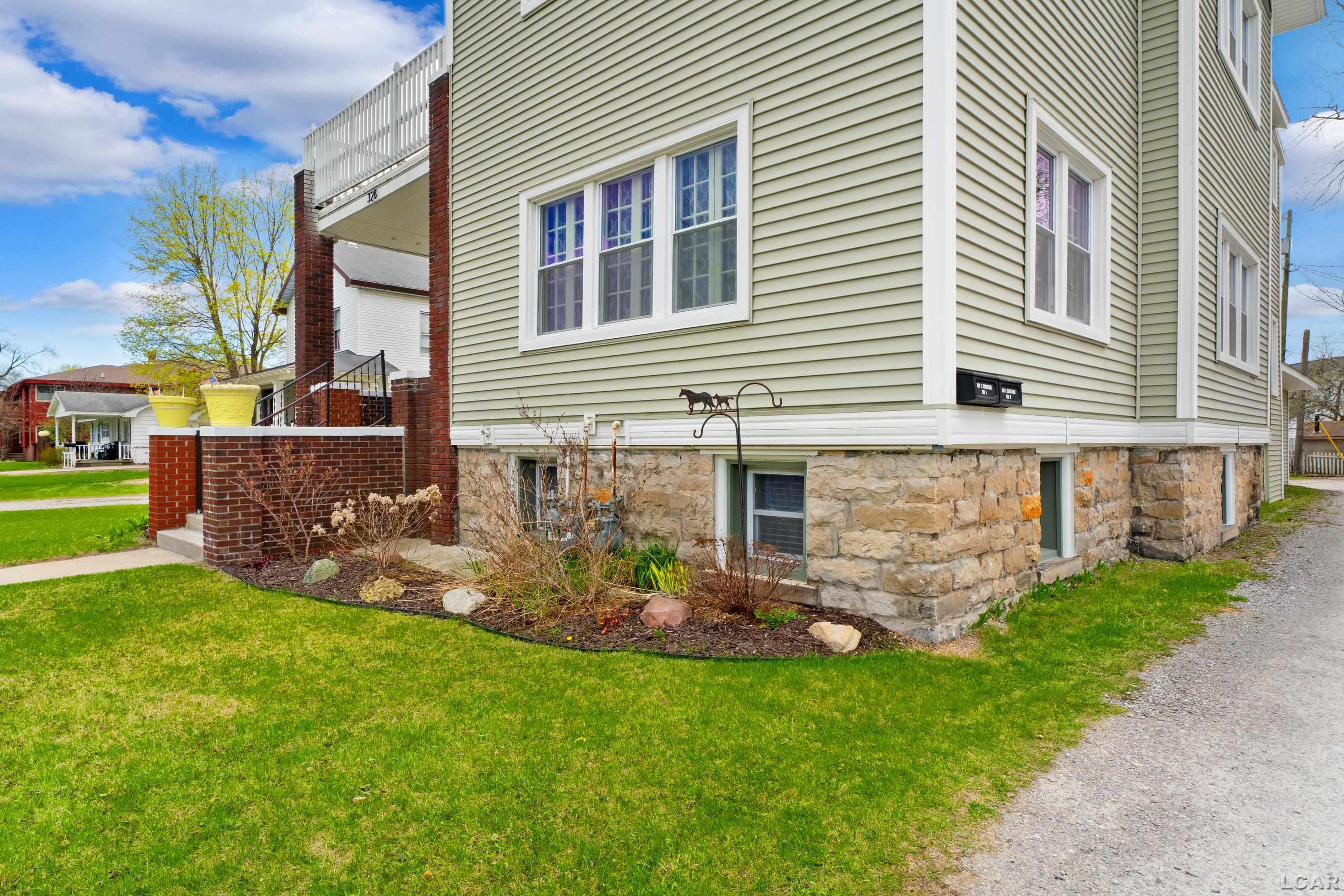 328 W Washington Avenue