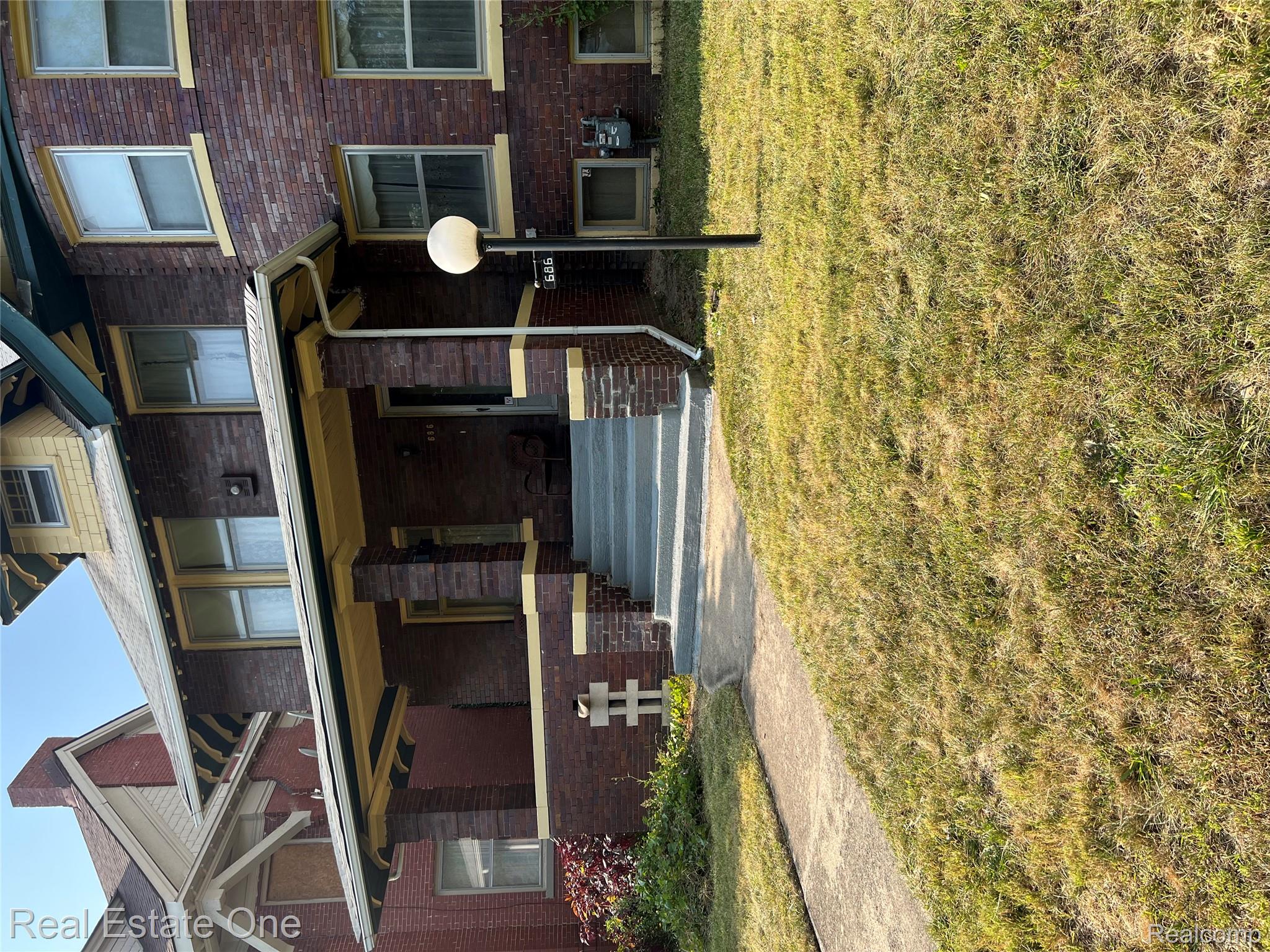 686 ATKINSON ST. ATKINSON S