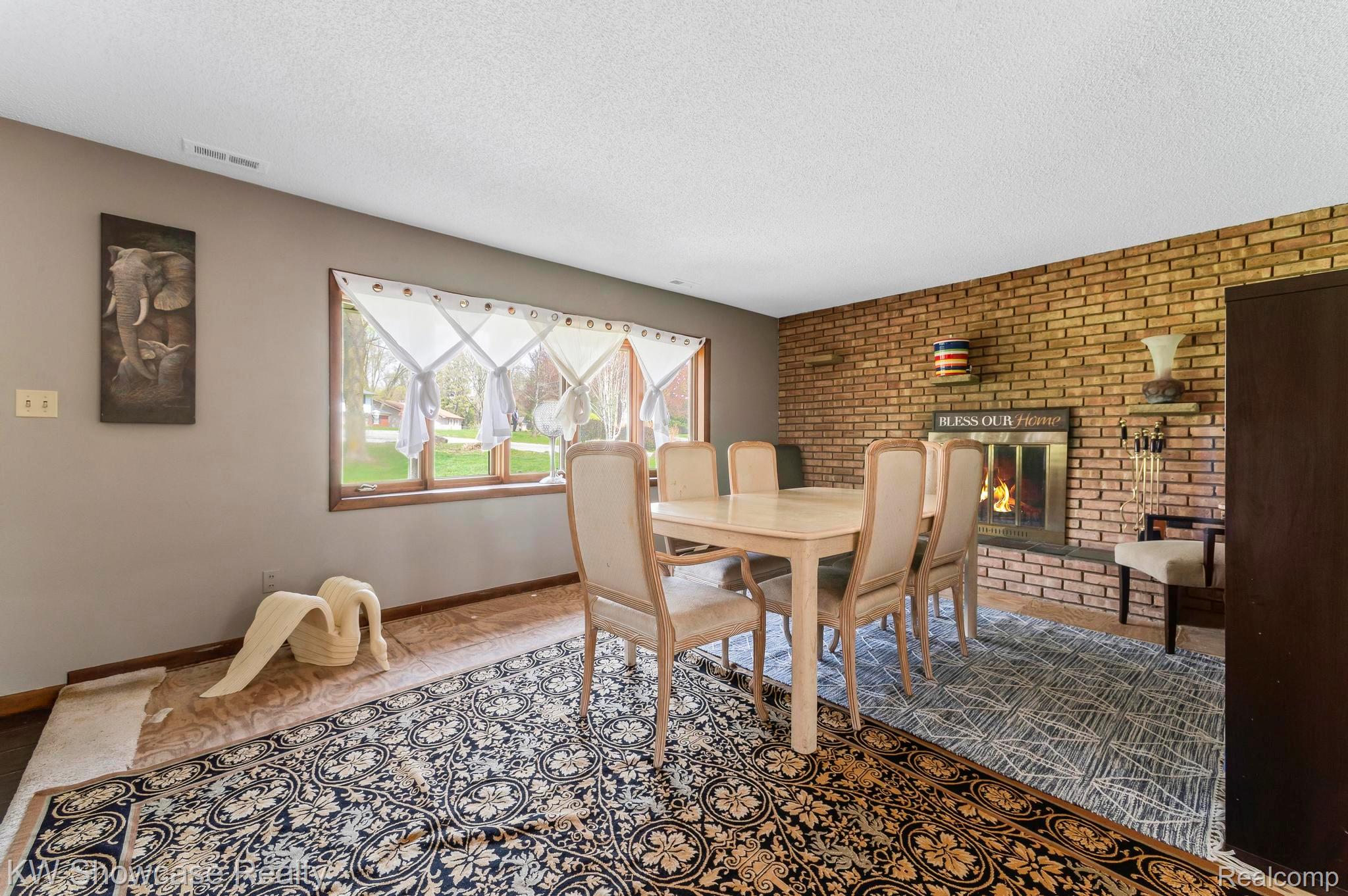 25665 Forestview Drive