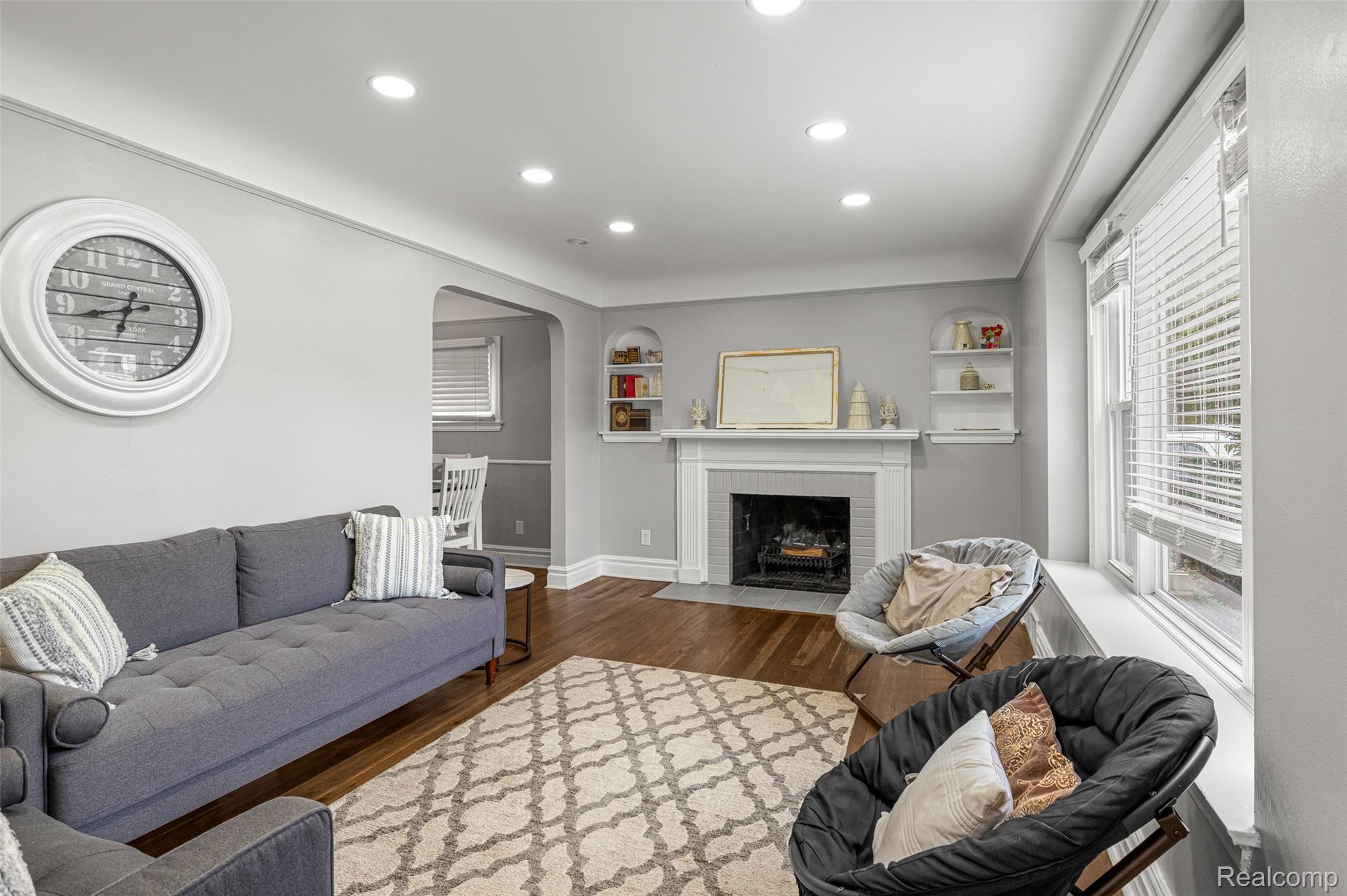 2003 N Rosevere Avenue