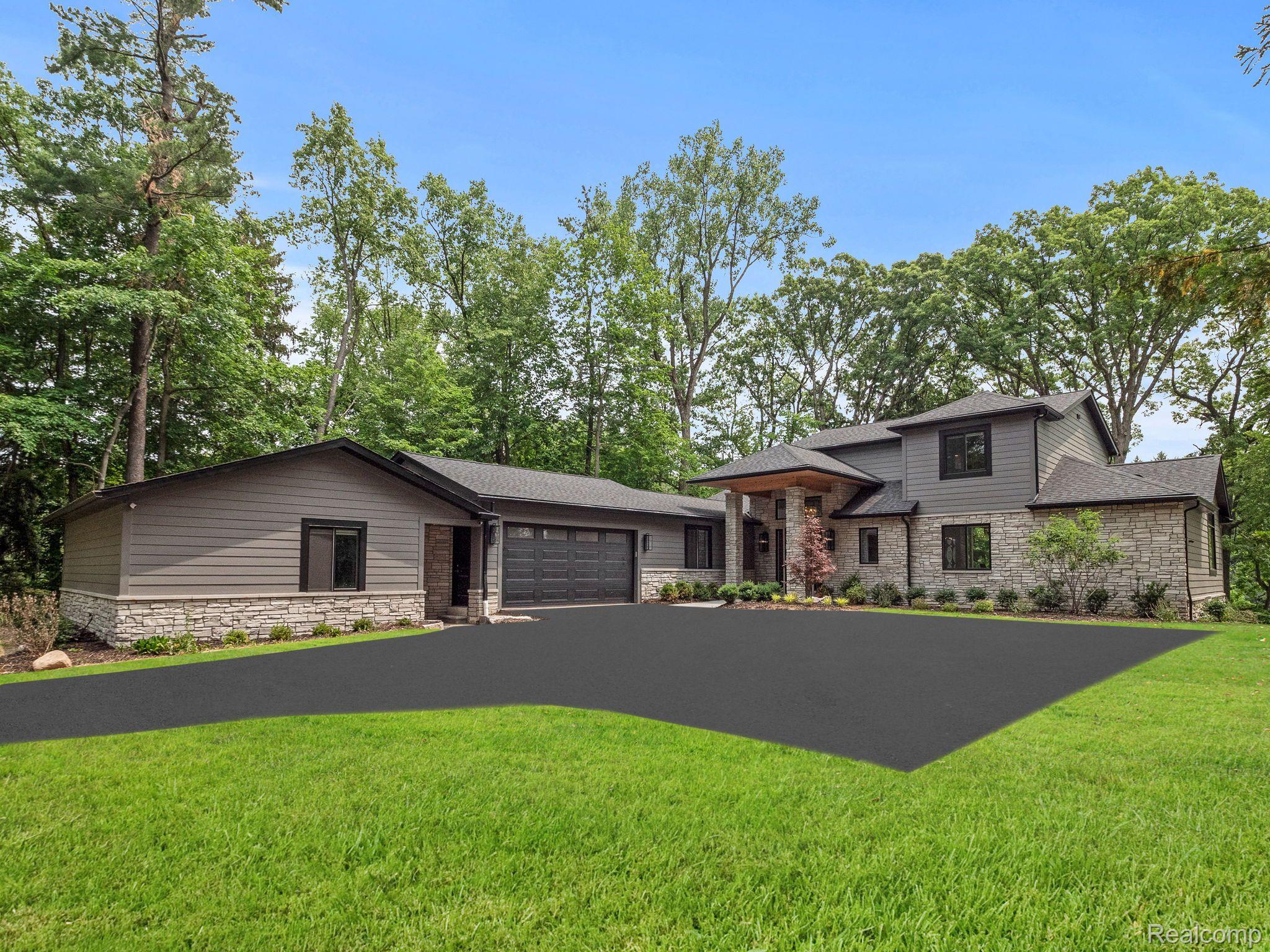 3511 LAKECREST Drive