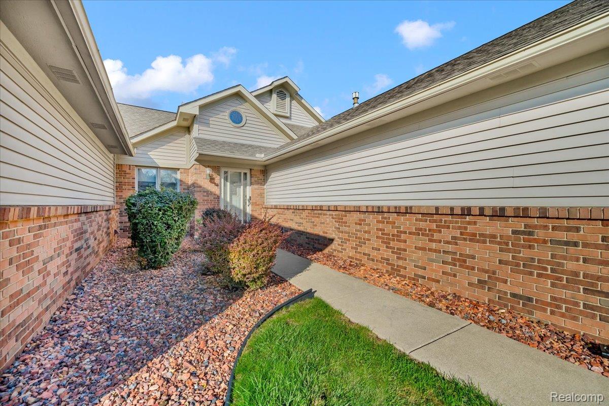 3018 Rivers Edge Drive N