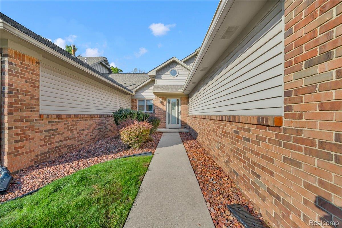 3018 Rivers Edge Drive N