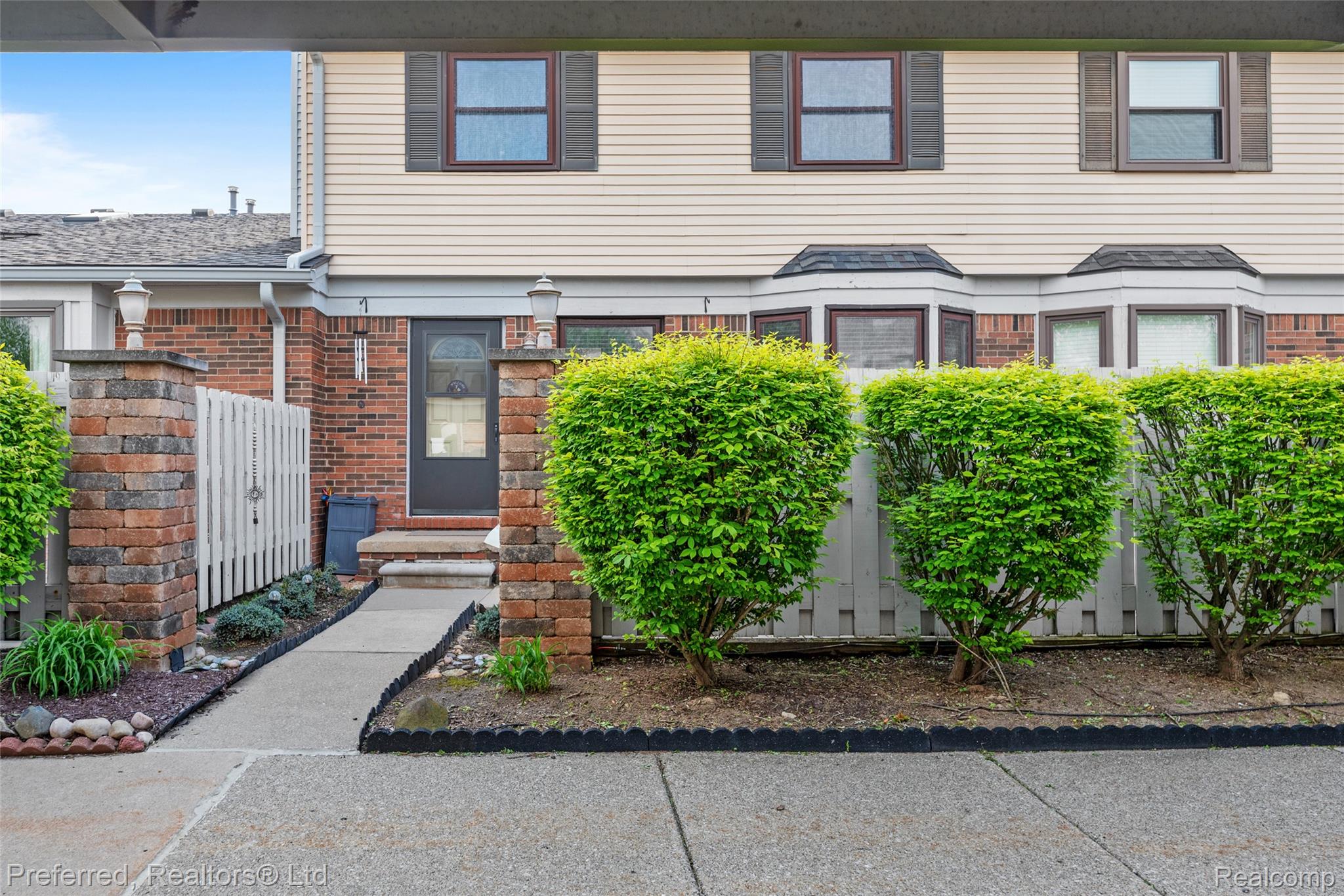 1921 Vine Way Drive 36