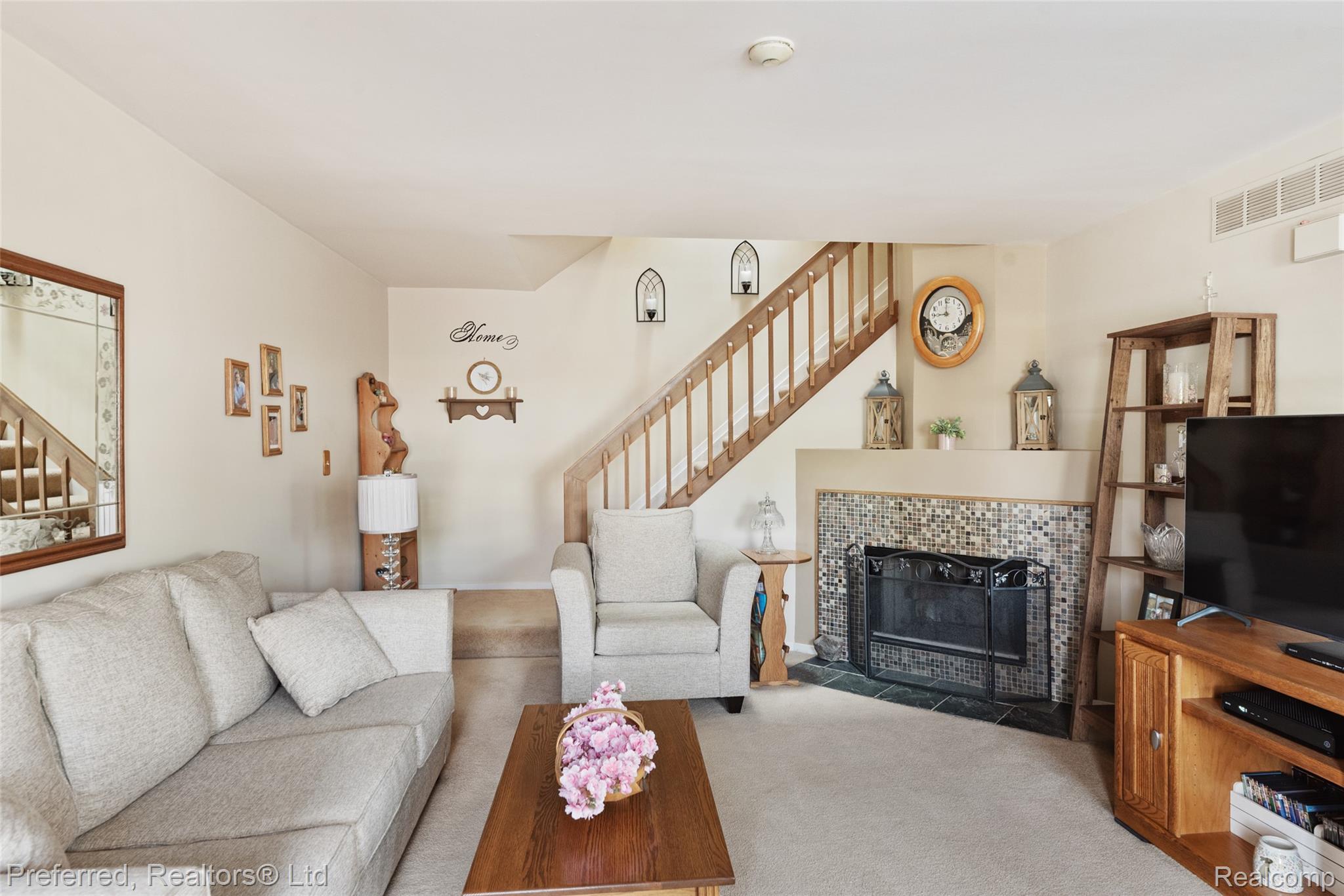1921 Vine Way Drive 36