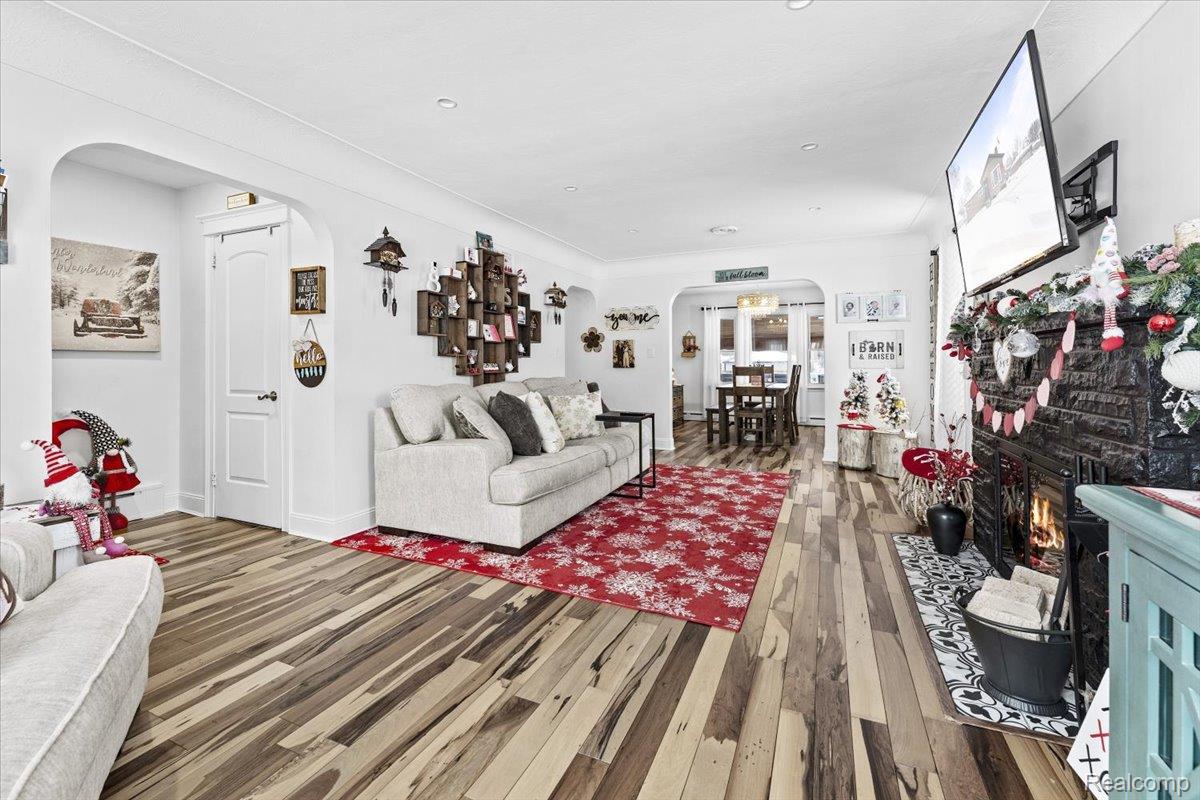 28336 Sheeks Boulevard N