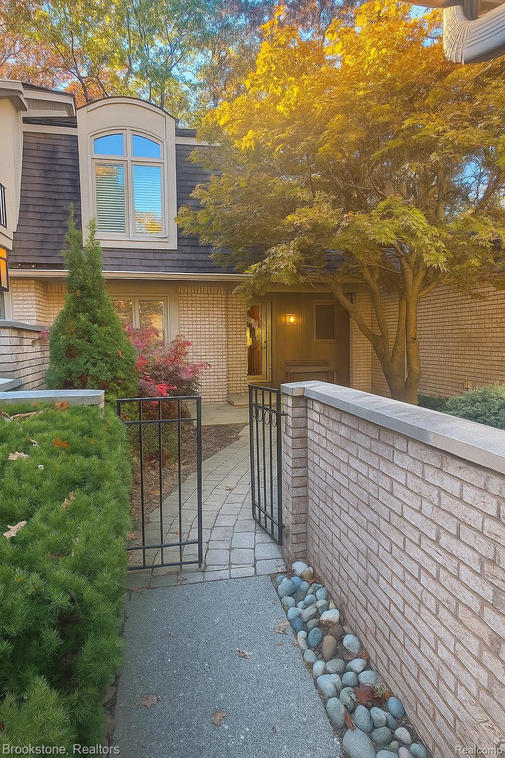 1289 Greenglen Court