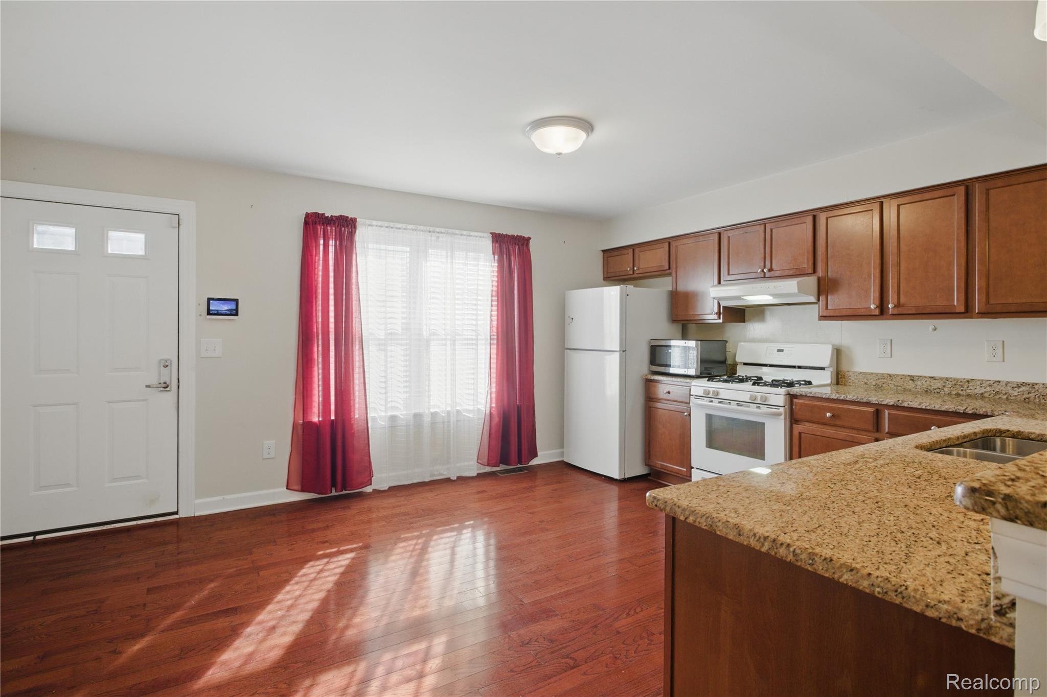 HamtramcK City, Michigan 48212, United States, 3 Bedrooms Bedrooms, ,2 BathroomsBathrooms,Residential,Pending,140737