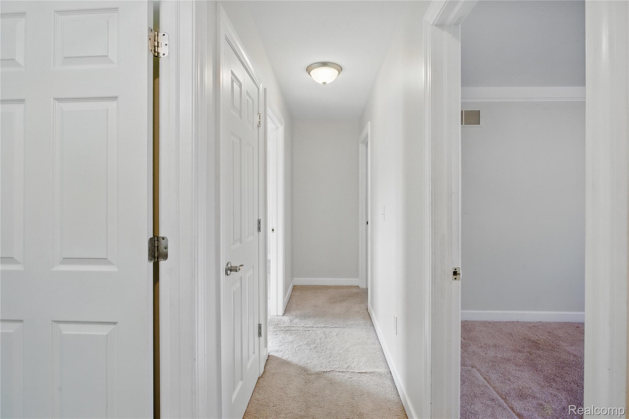 HamtramcK City, Michigan 48212, United States, 3 Bedrooms Bedrooms, ,2 BathroomsBathrooms,Residential,Pending,140737