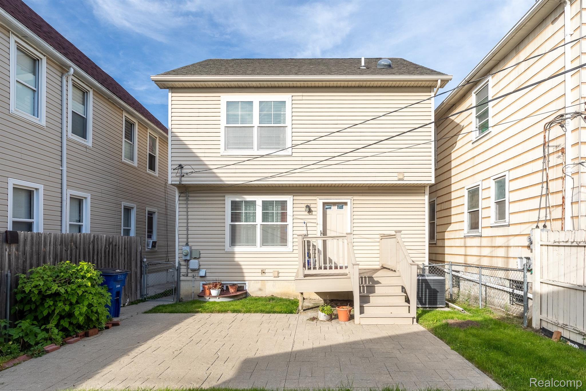 HamtramcK City, Michigan 48212, United States, 3 Bedrooms Bedrooms, ,2 BathroomsBathrooms,Residential,Pending,140737