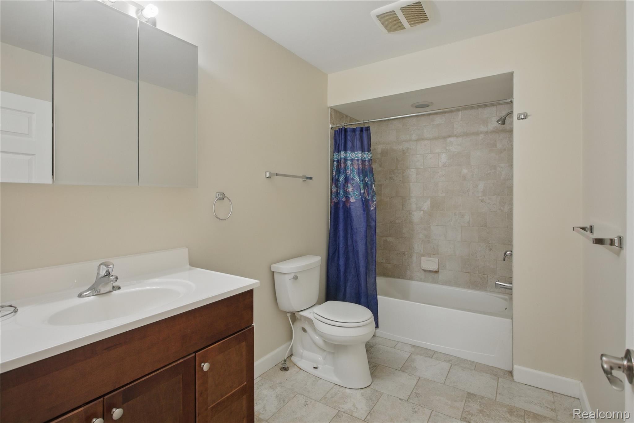 HamtramcK City, Michigan 48212, United States, 3 Bedrooms Bedrooms, ,2 BathroomsBathrooms,Residential,Pending,140737