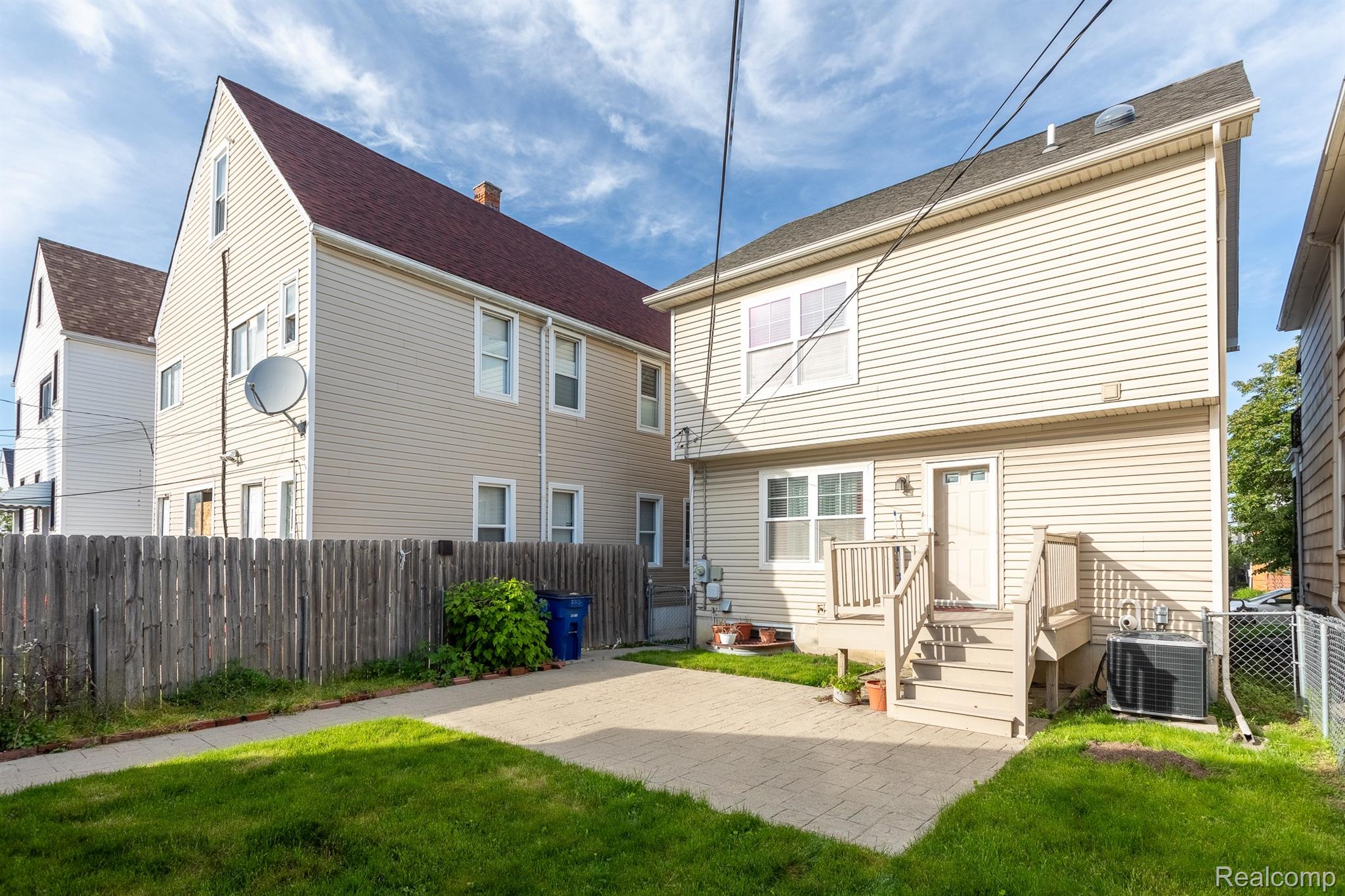 HamtramcK City, Michigan 48212, United States, 3 Bedrooms Bedrooms, ,2 BathroomsBathrooms,Residential,Pending,140737