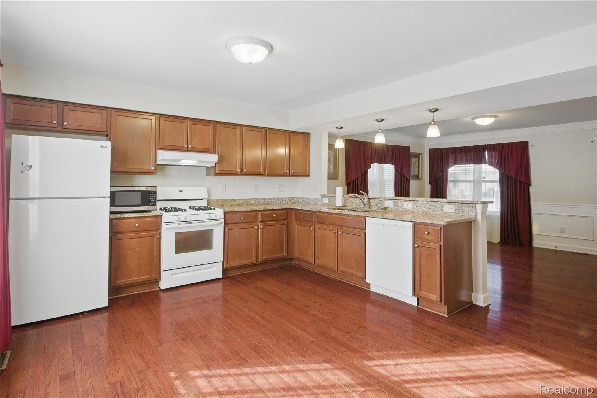 HamtramcK City, Michigan 48212, United States, 3 Bedrooms Bedrooms, ,2 BathroomsBathrooms,Residential,Pending,140737