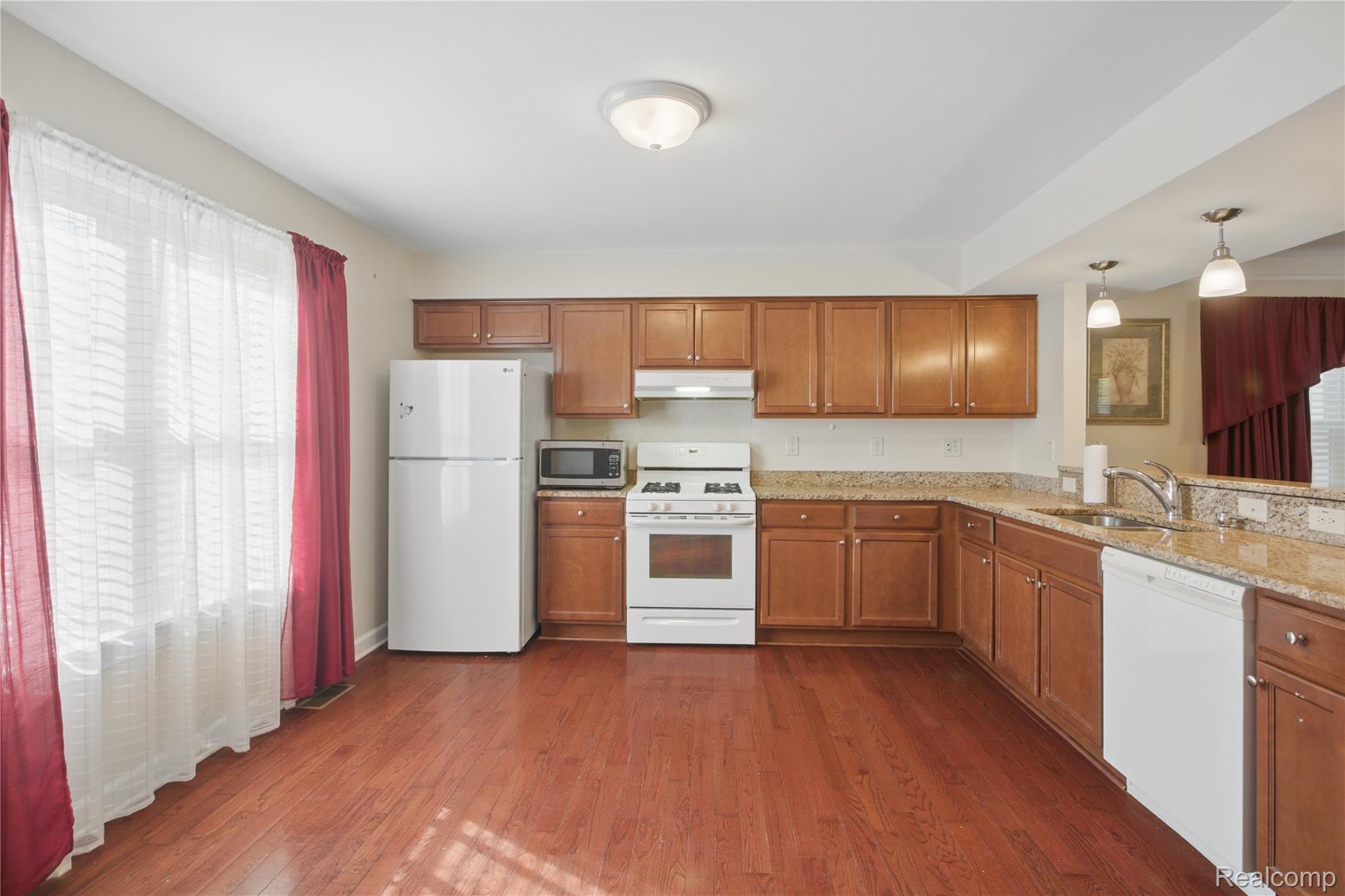 HamtramcK City, Michigan 48212, United States, 3 Bedrooms Bedrooms, ,2 BathroomsBathrooms,Residential,Pending,140737