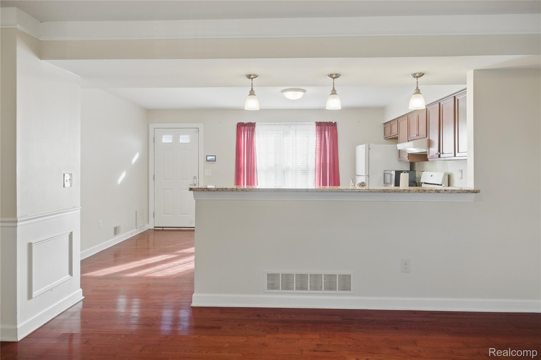 HamtramcK City, Michigan 48212, United States, 3 Bedrooms Bedrooms, ,2 BathroomsBathrooms,Residential,Pending,140737