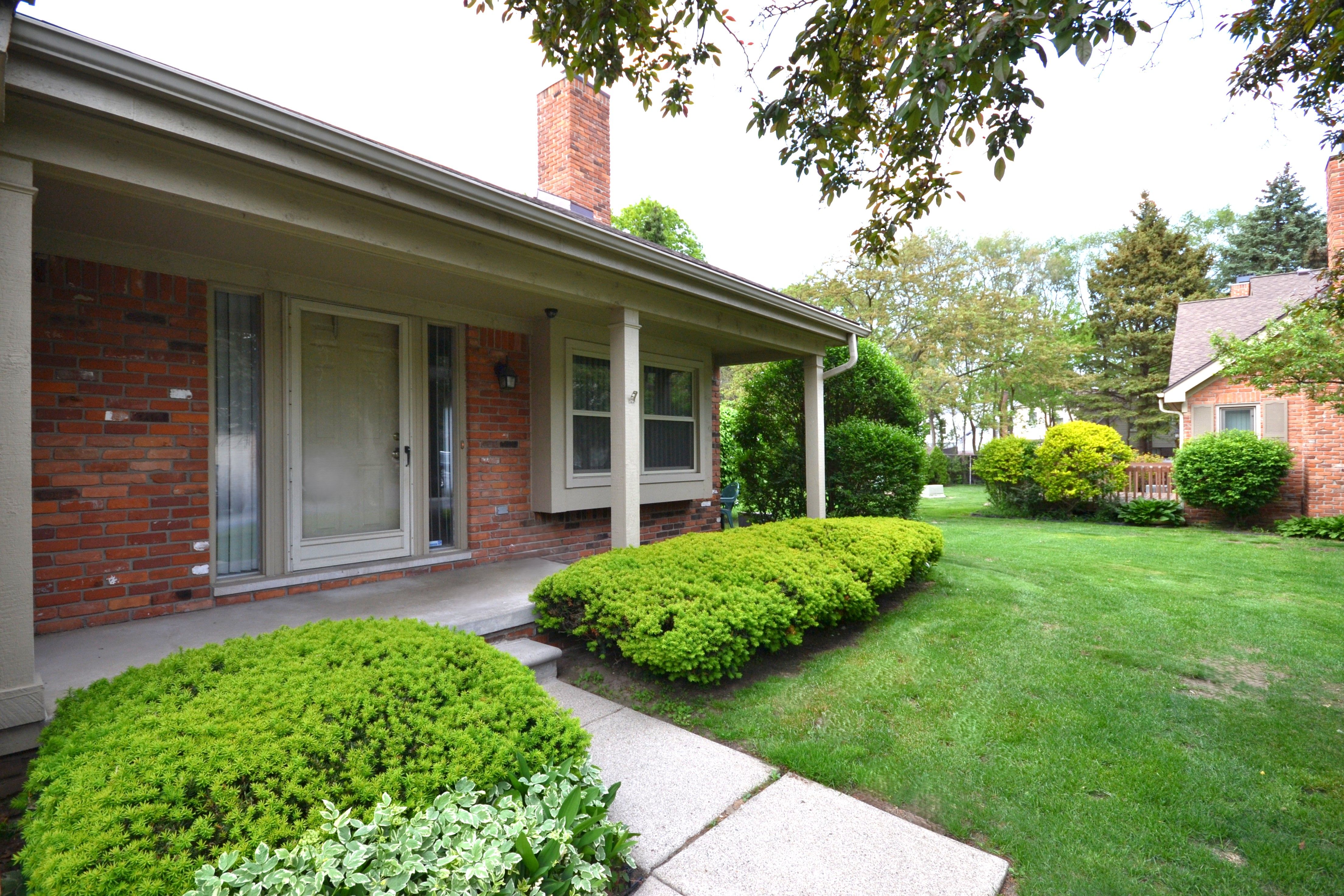 Dearborn City, Michigan 48124, United States, 2 Bedrooms Bedrooms, ,3 BathroomsBathrooms,Residential,Pending,131924