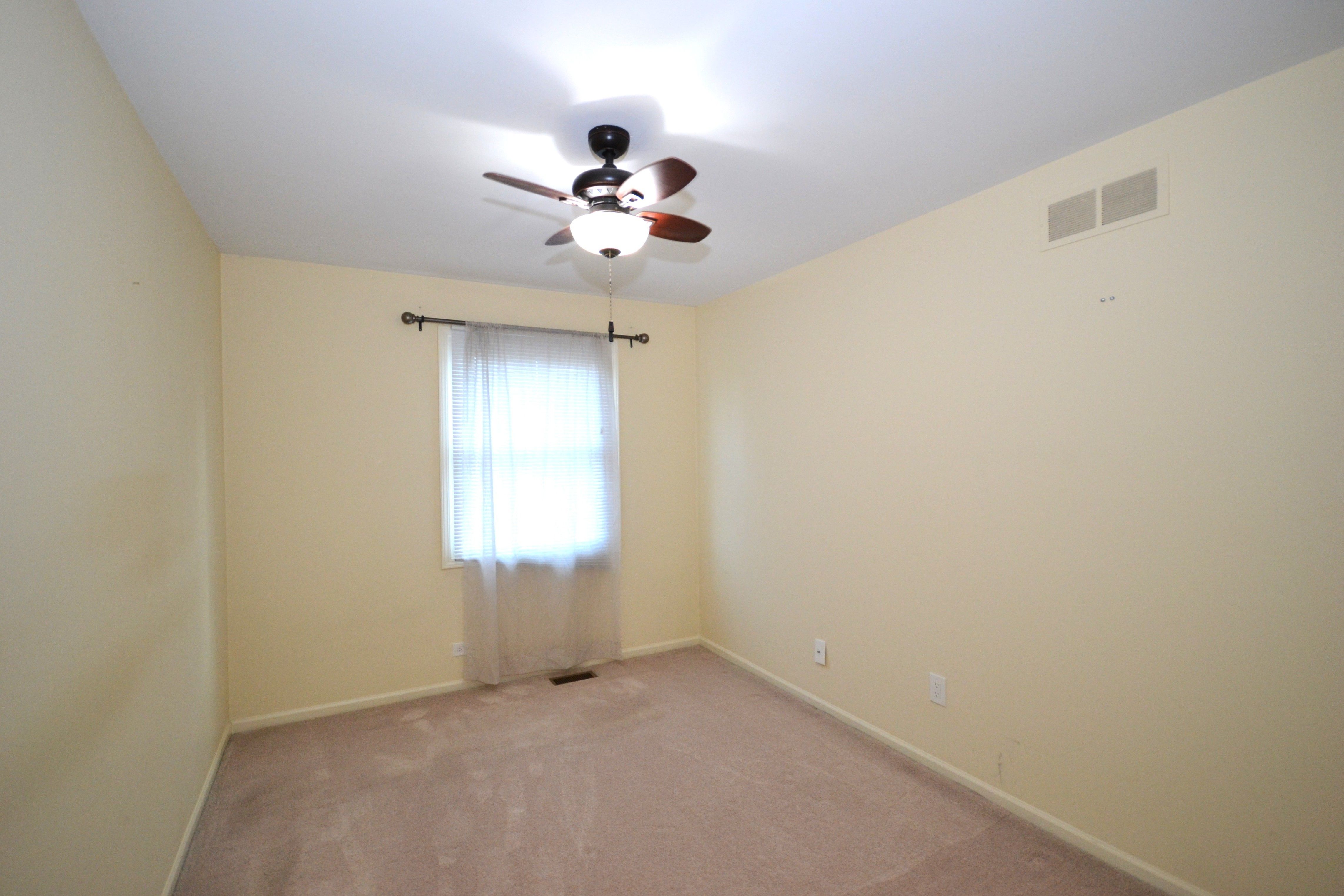 Dearborn City, Michigan 48124, United States, 2 Bedrooms Bedrooms, ,3 BathroomsBathrooms,Residential,Pending,131924