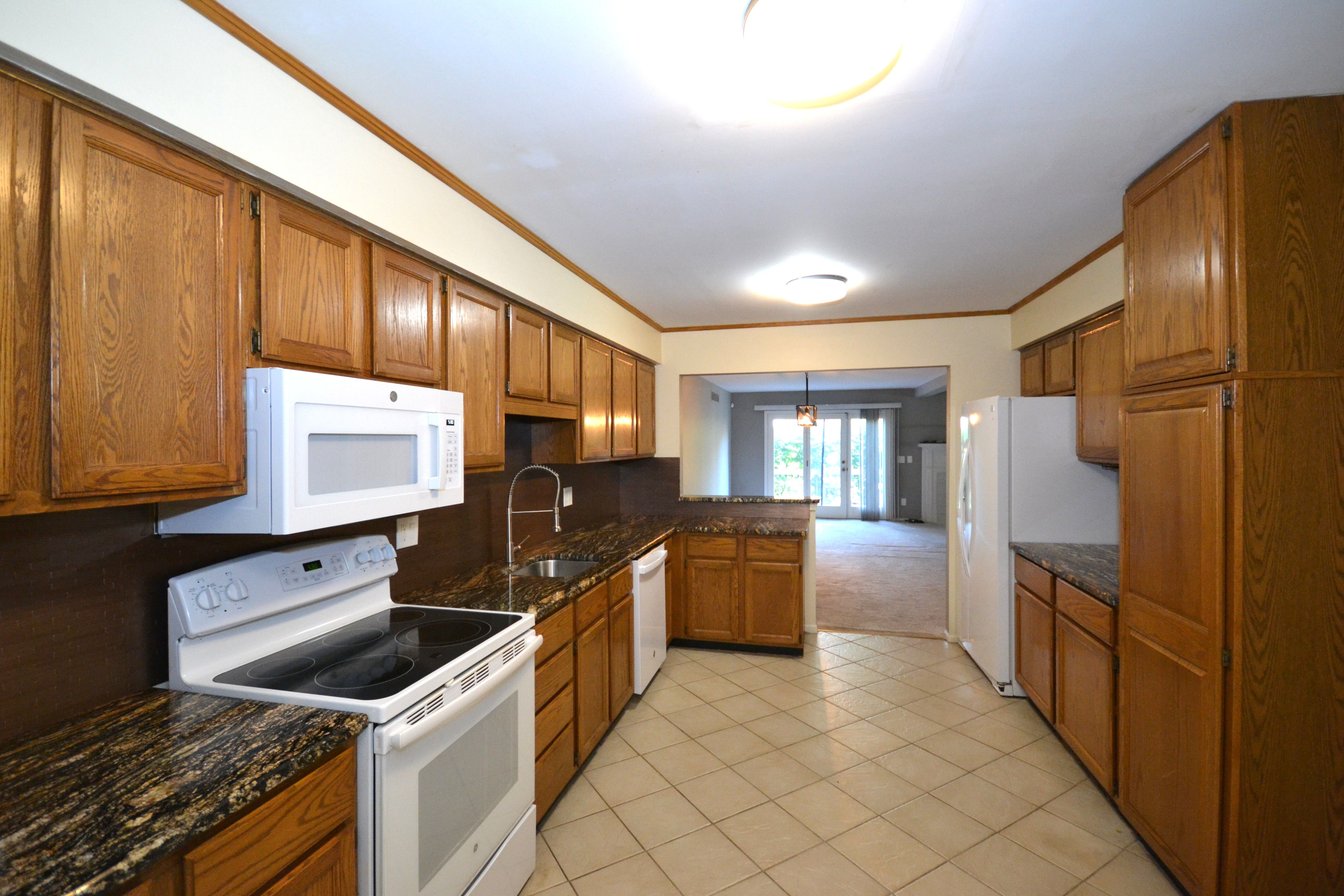 Dearborn City, Michigan 48124, United States, 2 Bedrooms Bedrooms, ,3 BathroomsBathrooms,Residential,Pending,131924