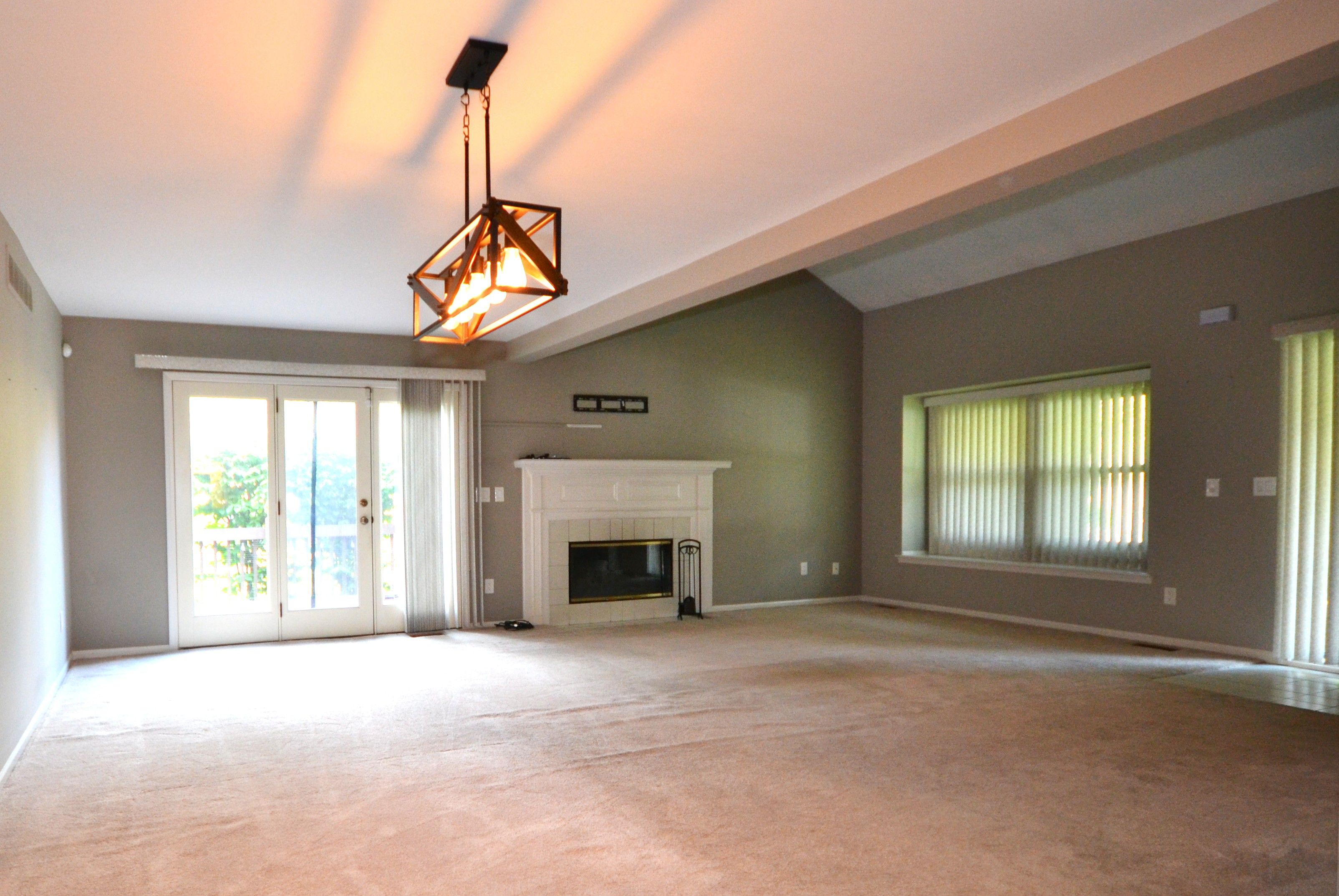 Dearborn City, Michigan 48124, United States, 2 Bedrooms Bedrooms, ,3 BathroomsBathrooms,Residential,Pending,131924