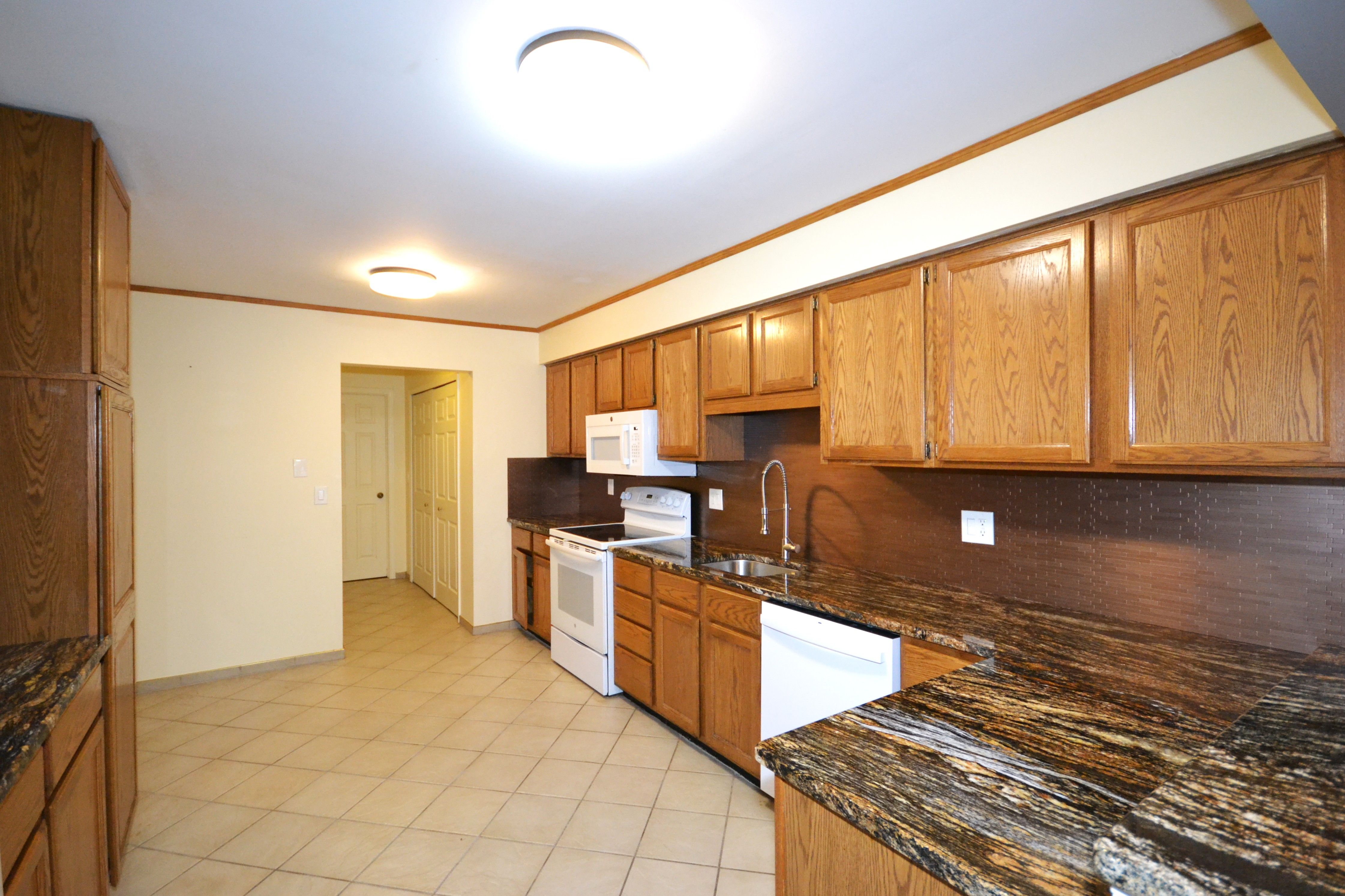 Dearborn City, Michigan 48124, United States, 2 Bedrooms Bedrooms, ,3 BathroomsBathrooms,Residential,Pending,131924