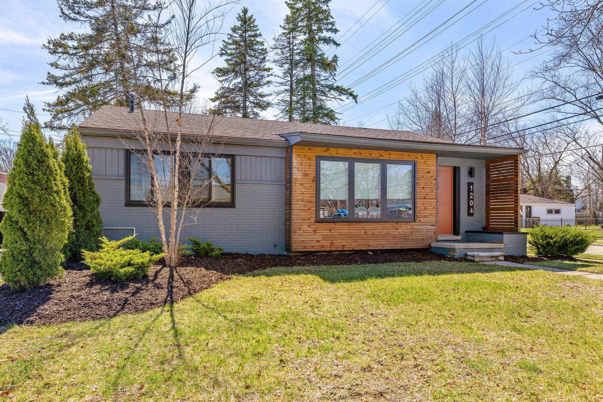 1204 Woodlawn Avenue