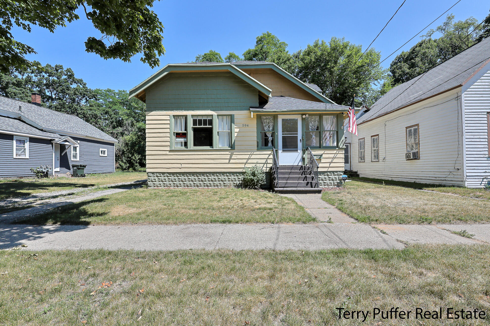 594 Oak Avenue