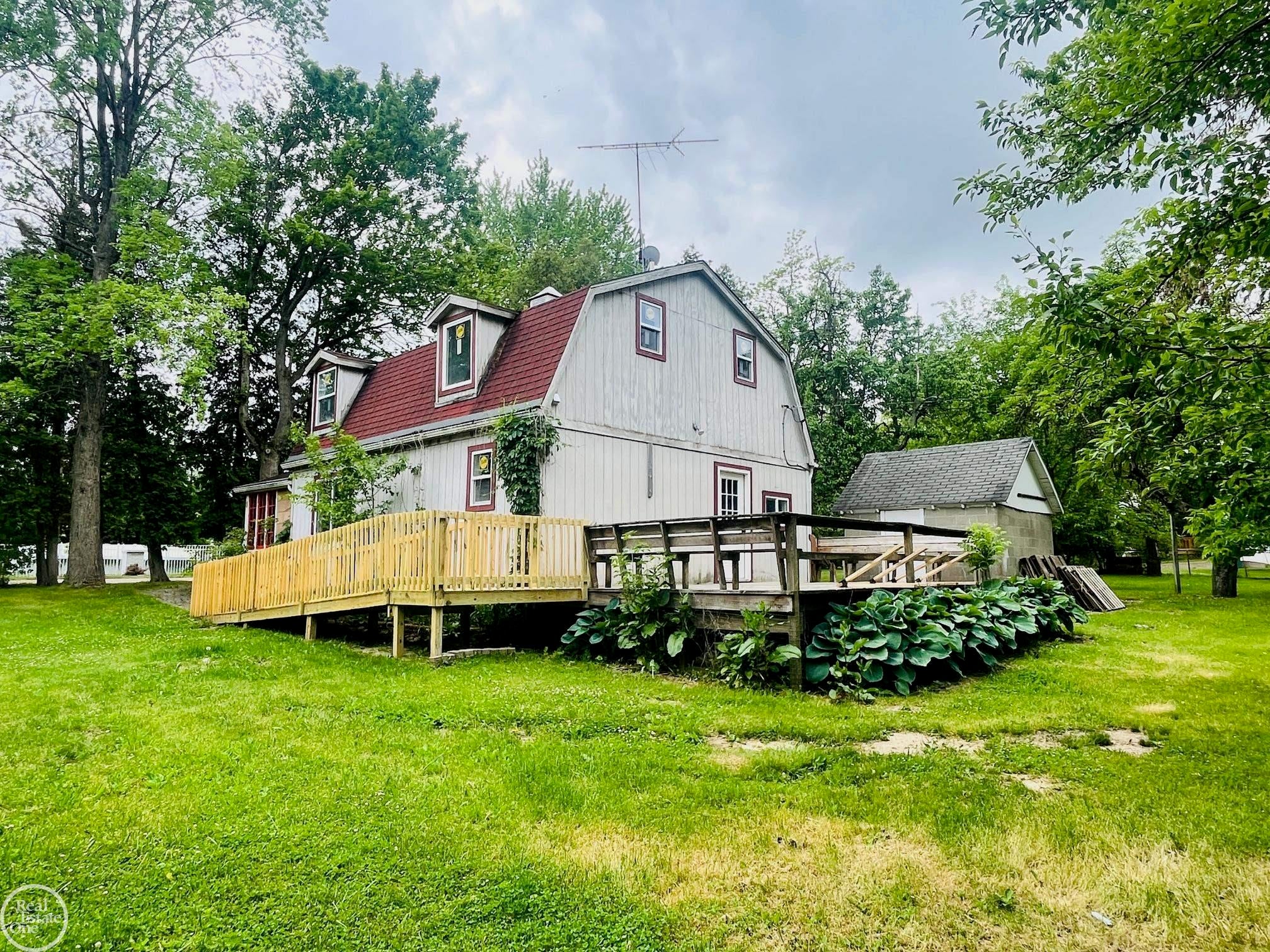 7295 N Elmwood Road