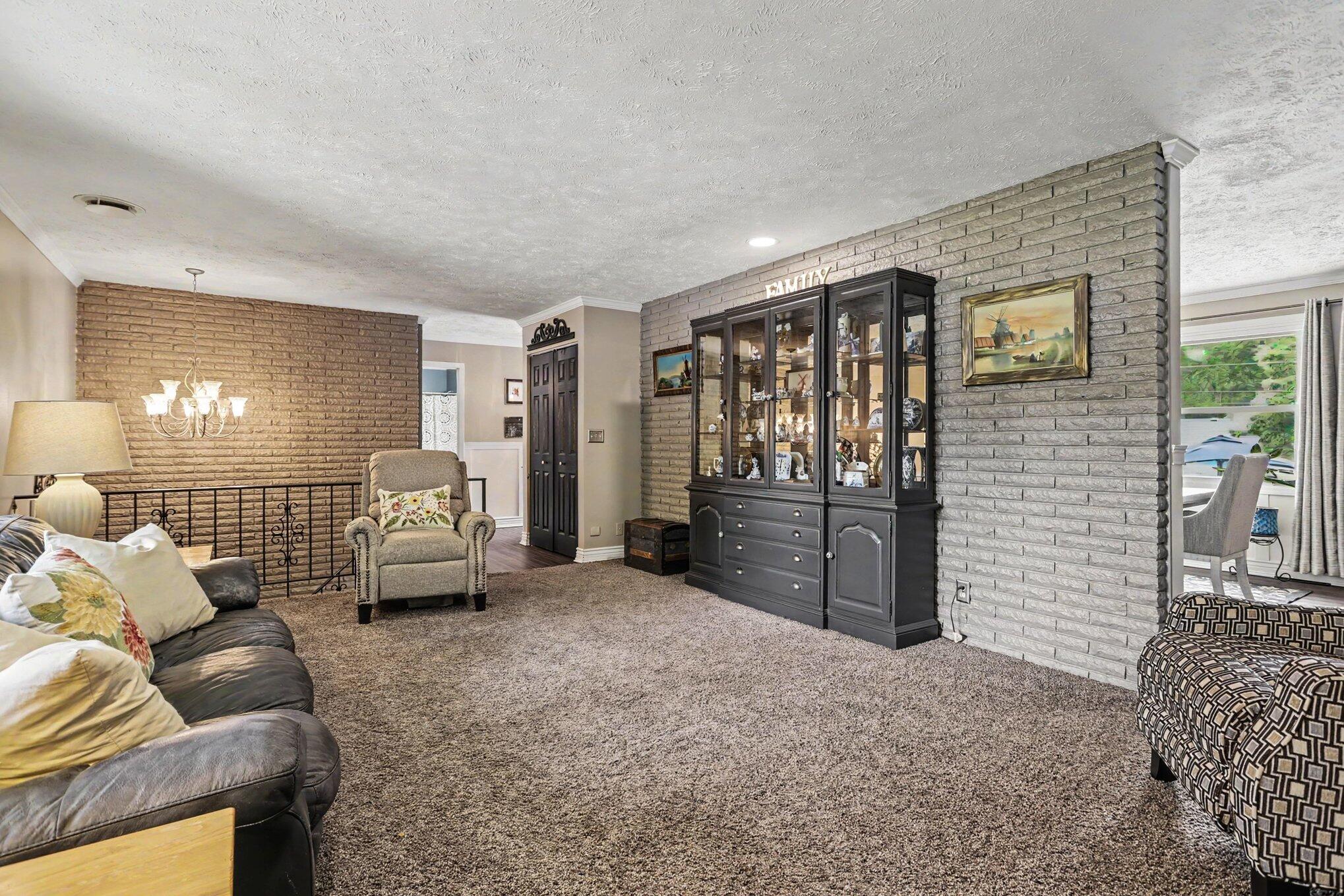 1556 Jasmine Road