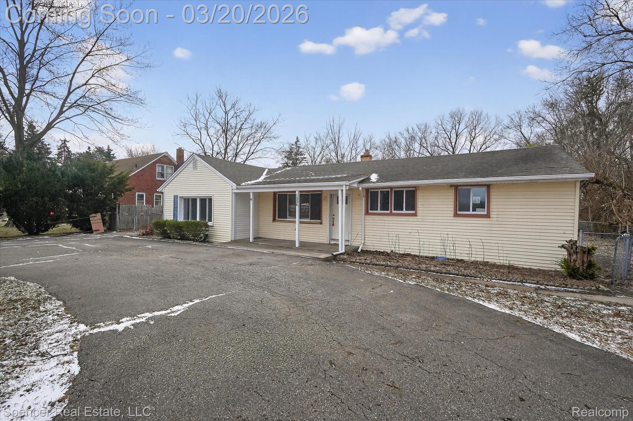 1336 E Long Lake Road