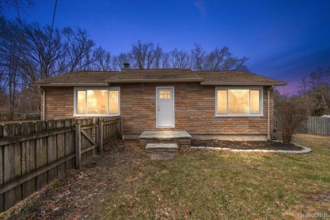 5275 Lake Grove Drive White Lake Charter Township MI 48383